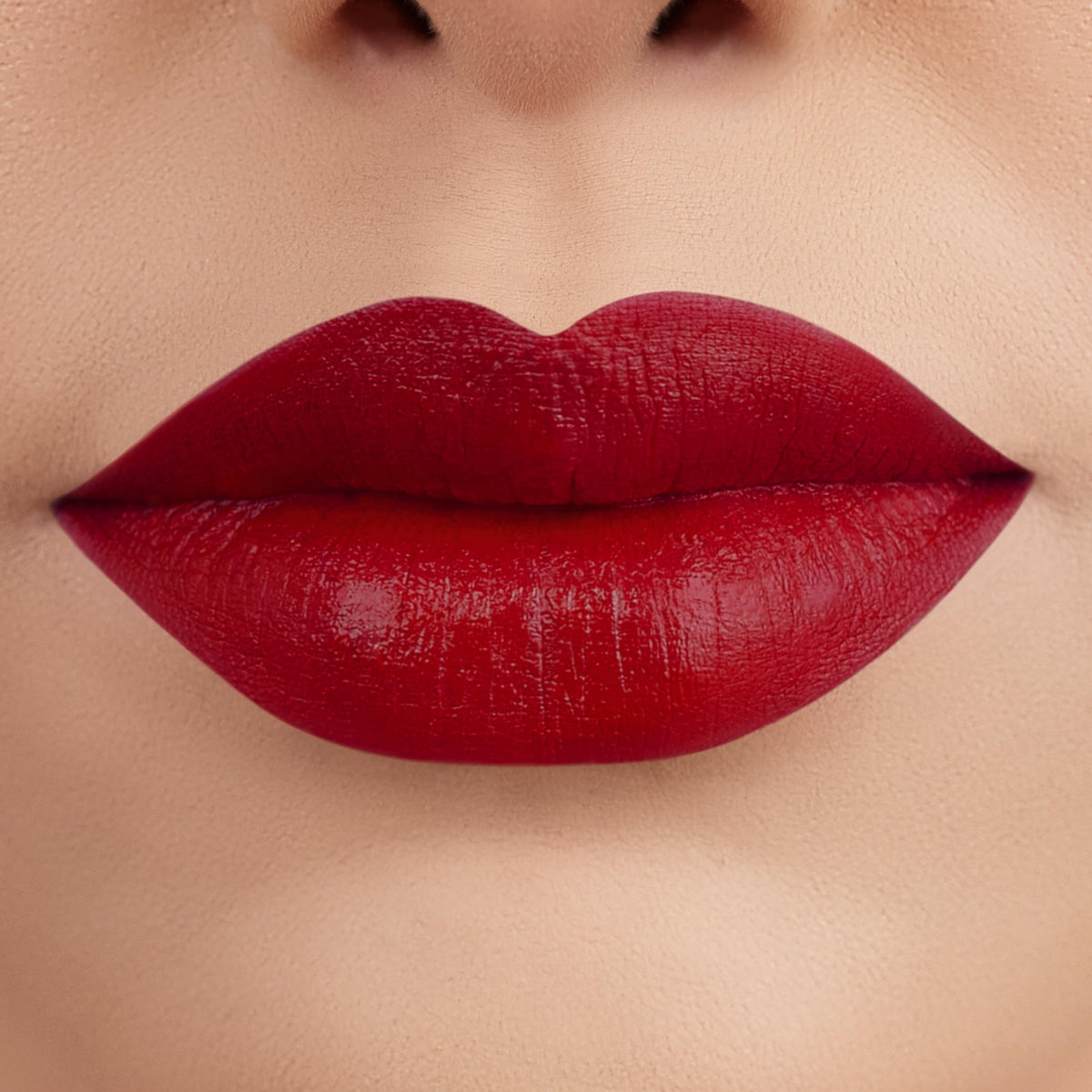 GOC | Color Butter | Labial | Make up | En barra ultra suave con acabado semi-matte | Textura suave | Pigmentos orgánicos | Luce unos labios irresistibles | Color Reddest | 5 g | Modelo GLCB24
