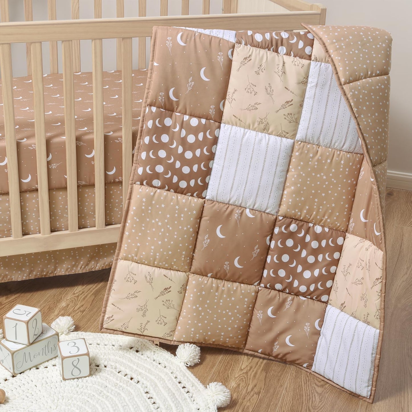 El juego de ropa de cama para cuna de 3 piezas The Peanutshell para niños y niñas - Decoración de cama de guardería para recién nacidos, bebés y niños pequeños con sábana ajustable para cuna, volante