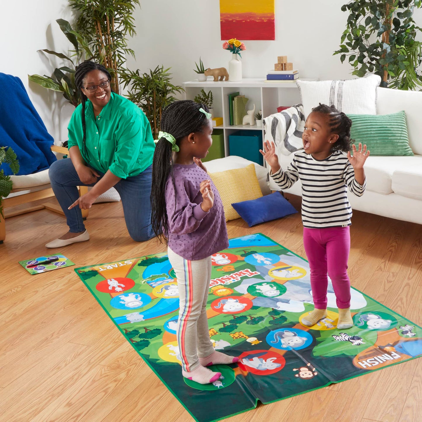 Hasbro Gaming Twister Junior Game, Animal Adventure - Tapete de 2 Caras, 2 Juegos en 1, Juego de Fiesta para niños de 3 años en adelante y 2 a 4 Jugadores (Exclusivo de Amazon)