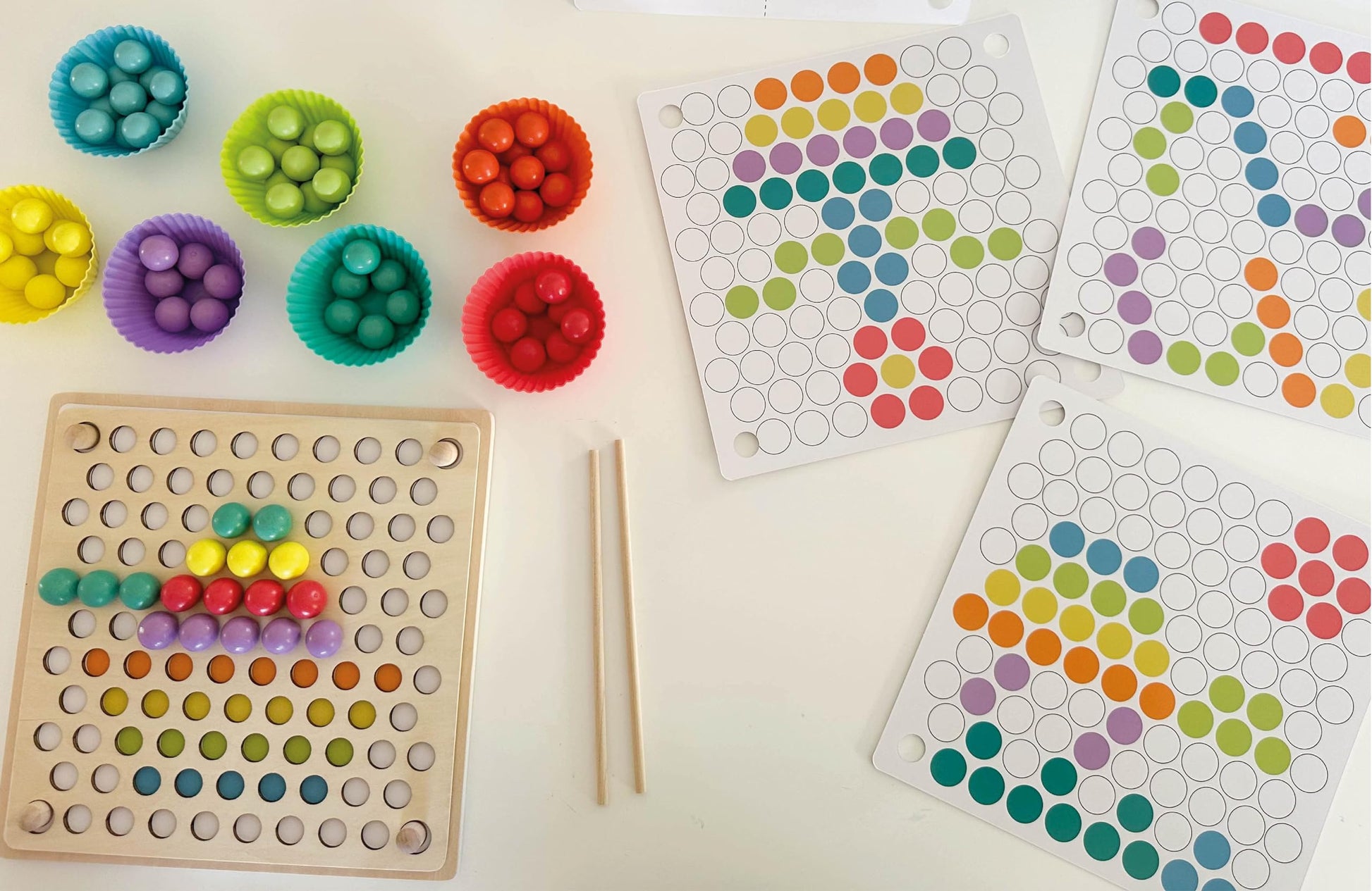 Juguete Montessori Time to Fiesta Figuras de Bolitas Colores