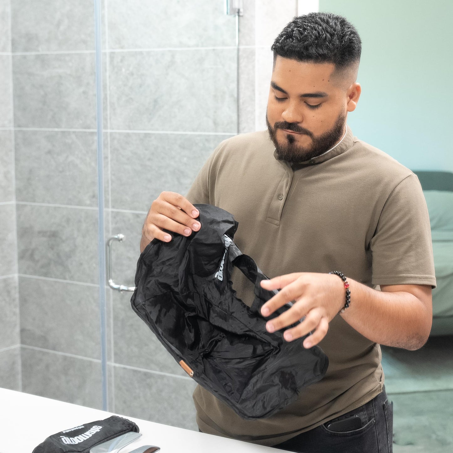 GROOMATE Delantal portátil para barba, Negro -, Talla única