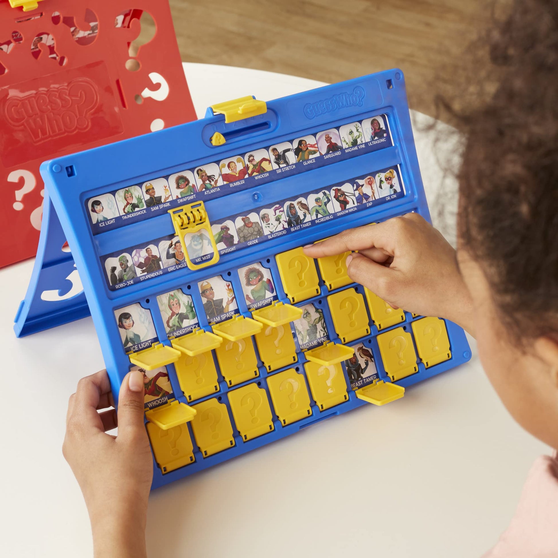 Hasbro Gaming Guess Who? Marco Original fácil de Cargar, Hoja de Personajes de Doble Cara, Juegos de Mesa para 2 Jugadores para niños, Juegos de adivinar para familias, a Partir de 6 años