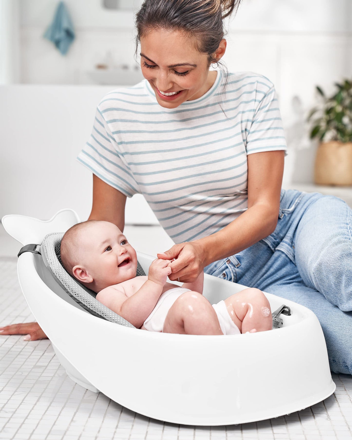 Tina Infantil Skip Hop Blanca Smart Sling Moby 3 Etapas para Bebé