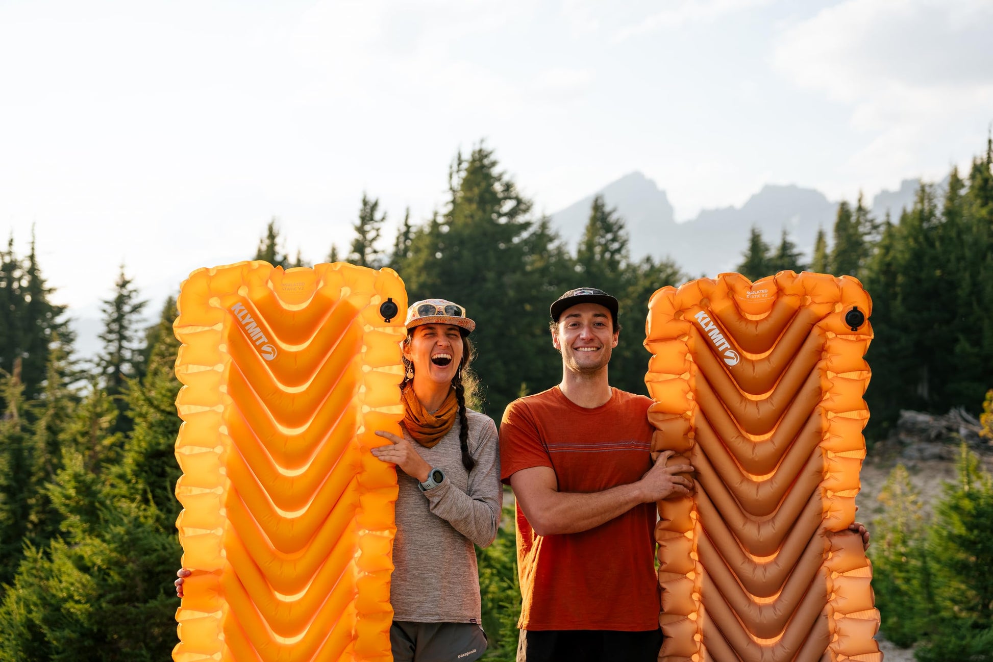 Klymit - Almohadilla de Dormir Inflable con Aislamiento estático V2, Comodidad Mejorada, portátil, Ultraligera, fácil de inflar, Cama de Aire Plegable para Camping, mochilero y Senderismo, Mezcla