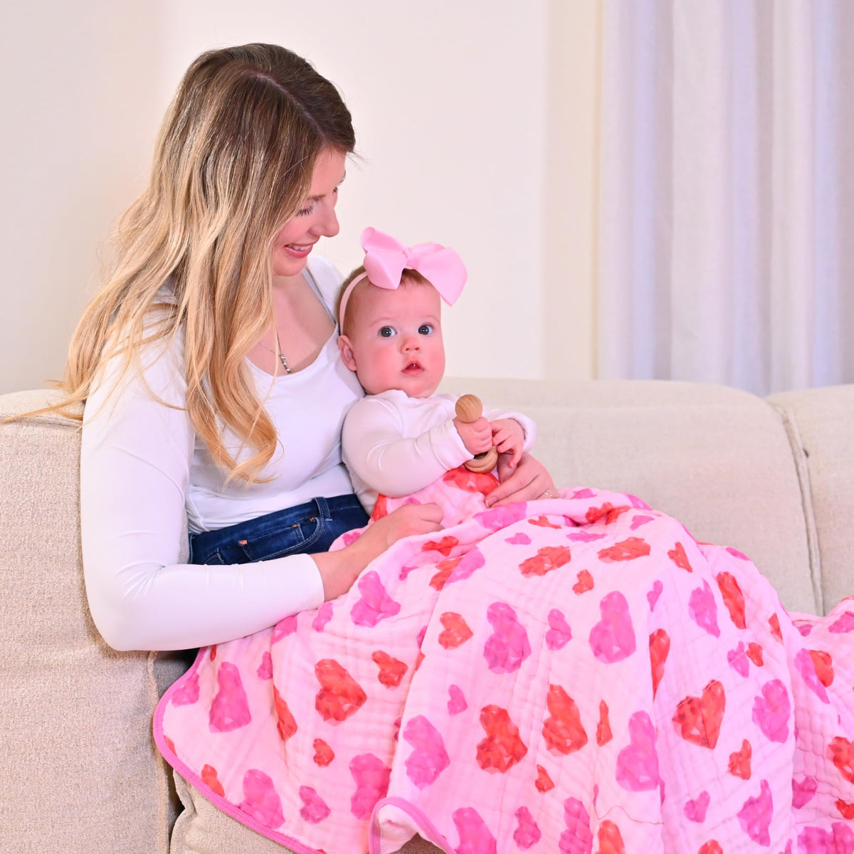 LollyBanks - Manta para bebé, 100 % algodón orgánico de muselina para niñas, colcha de 47 x 47 pulgadas, suave y transpirable de 6 capas, ropa de cama esencial para cuna (estampado de corazón de