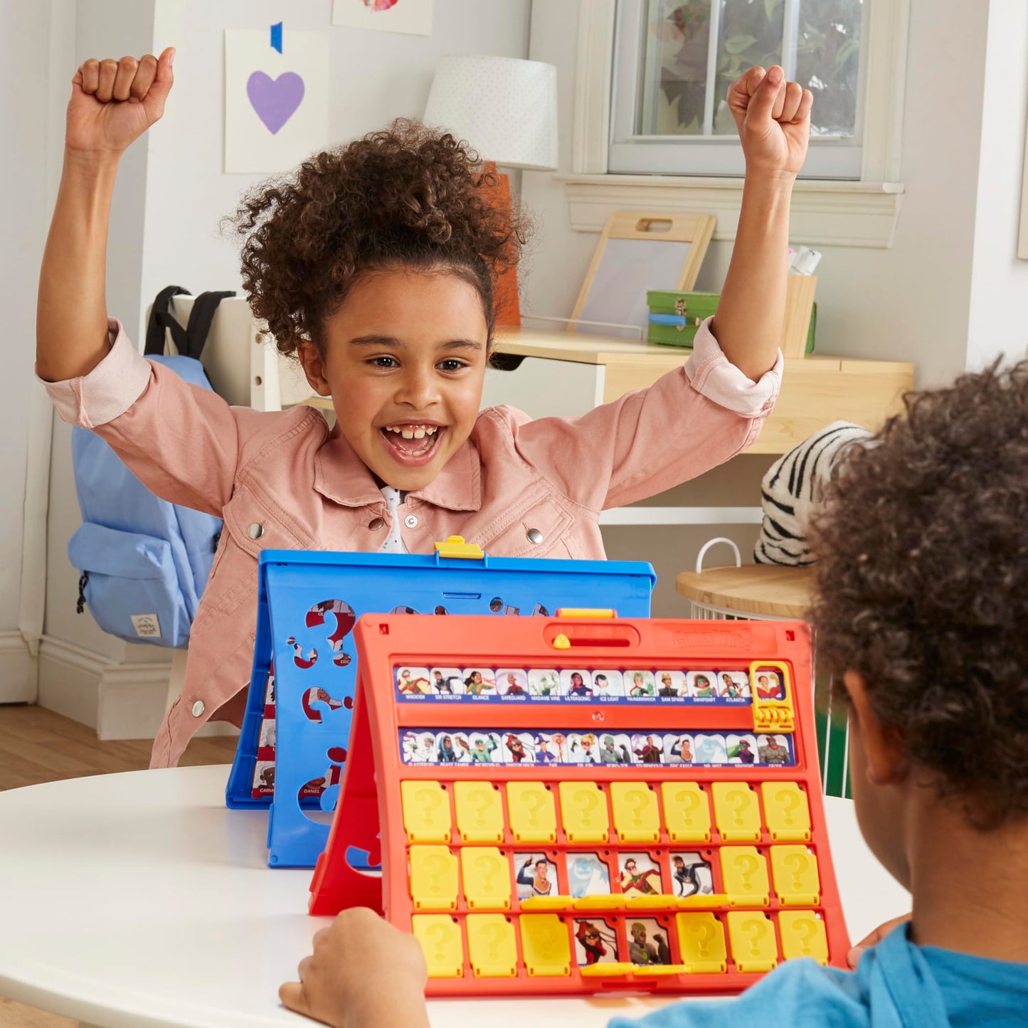 Hasbro Gaming Adivina Quién? - El Juego Original de adivinar el Personaje - Juego de Mesa para niños - Fácil de Montar, para 2 Jugadores, + 6 años