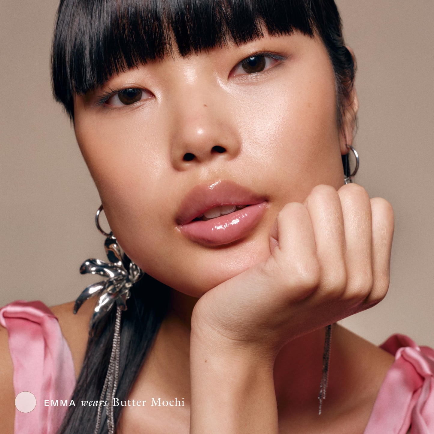 EADEM- CUIDADO DE LABIOS DE LUJO: Le Chouchou en Butter Mochi proporciona un bálsamo labial nutritivo que hidrata, suaviza y realza los labios con un acabado transparente y brillante para una aparienc
