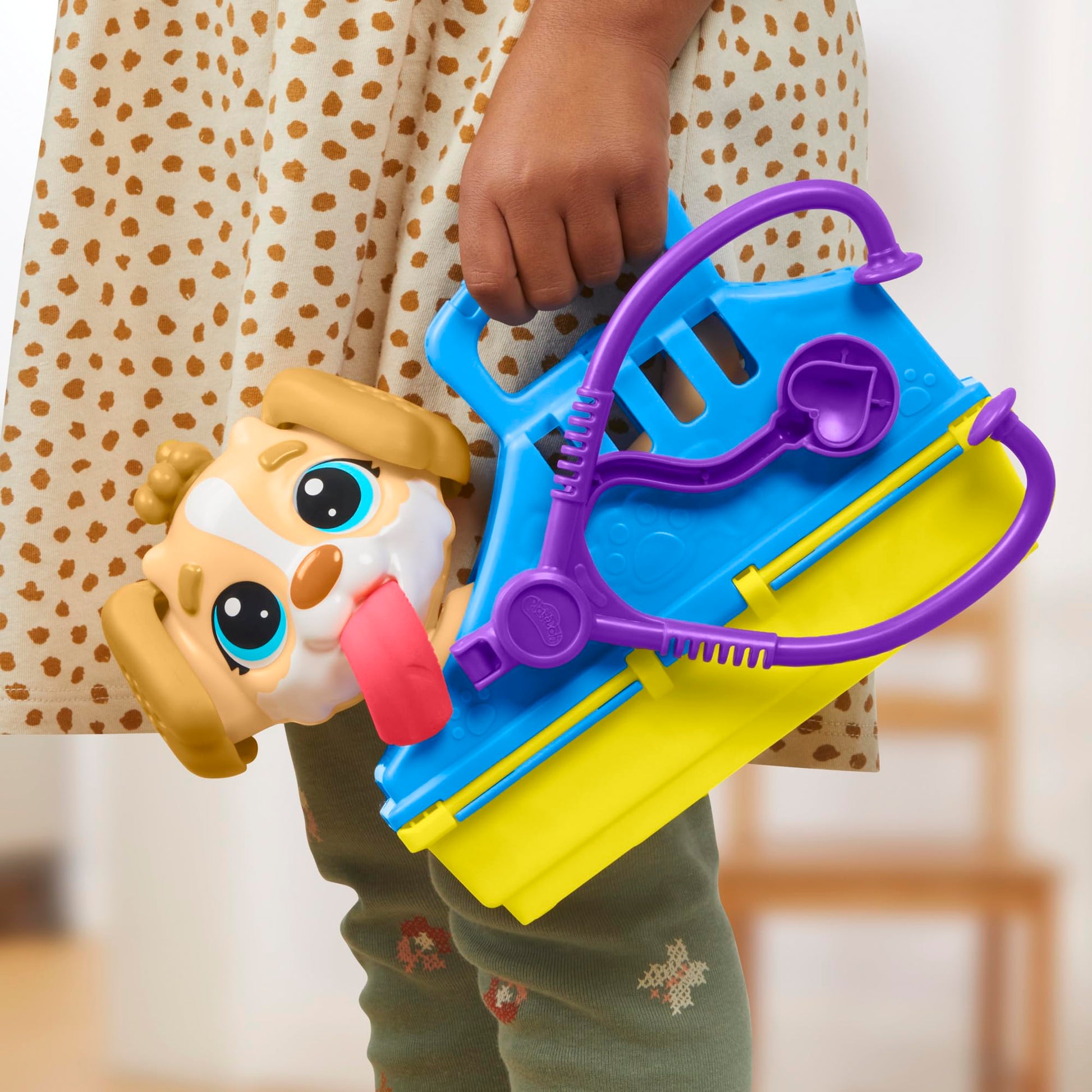 Hasbro Play-Doh Kit Veterinario Kit de Manualidades con Cachorro de Juguete, 10 Herramientas y 5 Colores para niños y niñas a Partir de los 3 años