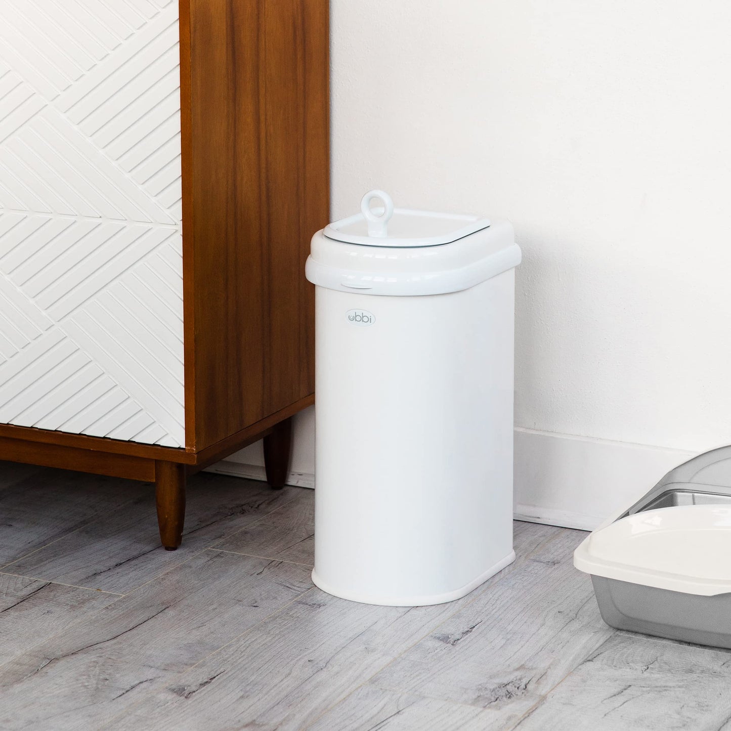 Cubo de Residuos Ubbi Blanco con Bloqueo de Olores para Mascotas y Eliminación de Arena para Gatos