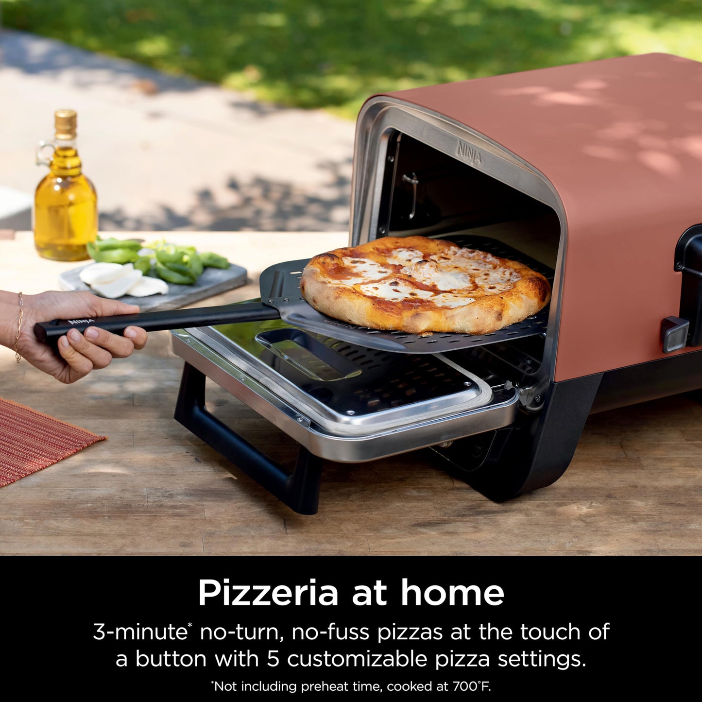 Horno de Pizza Exterior Ninja Rojo Terracota 8 en 1 con Tecnología Woodfire y Ahumador de Barbacoa