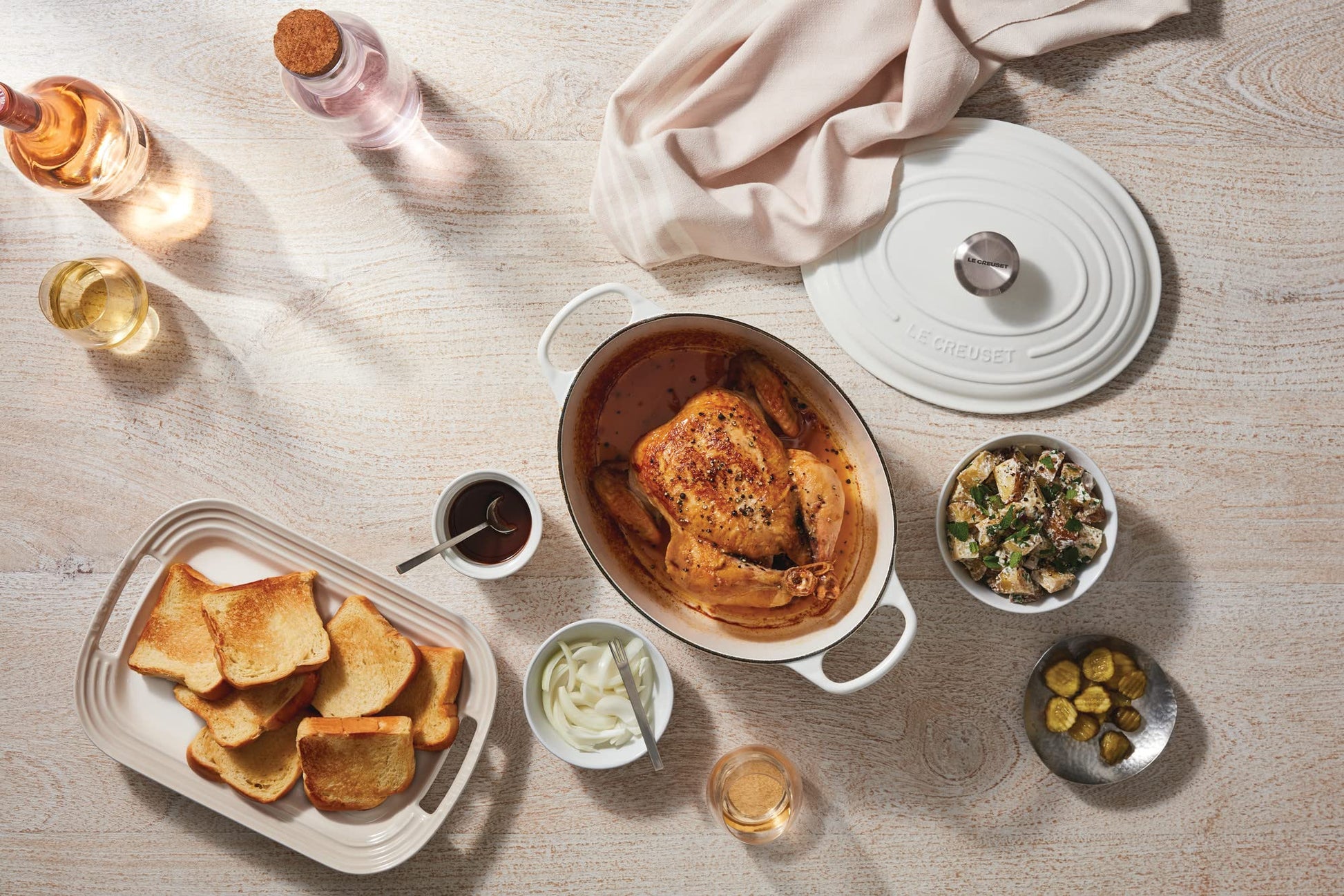 Le Creuset Signature de hierro fundido esmaltado Oval holandés francés horno, 2 3/4 Quart, blanco
