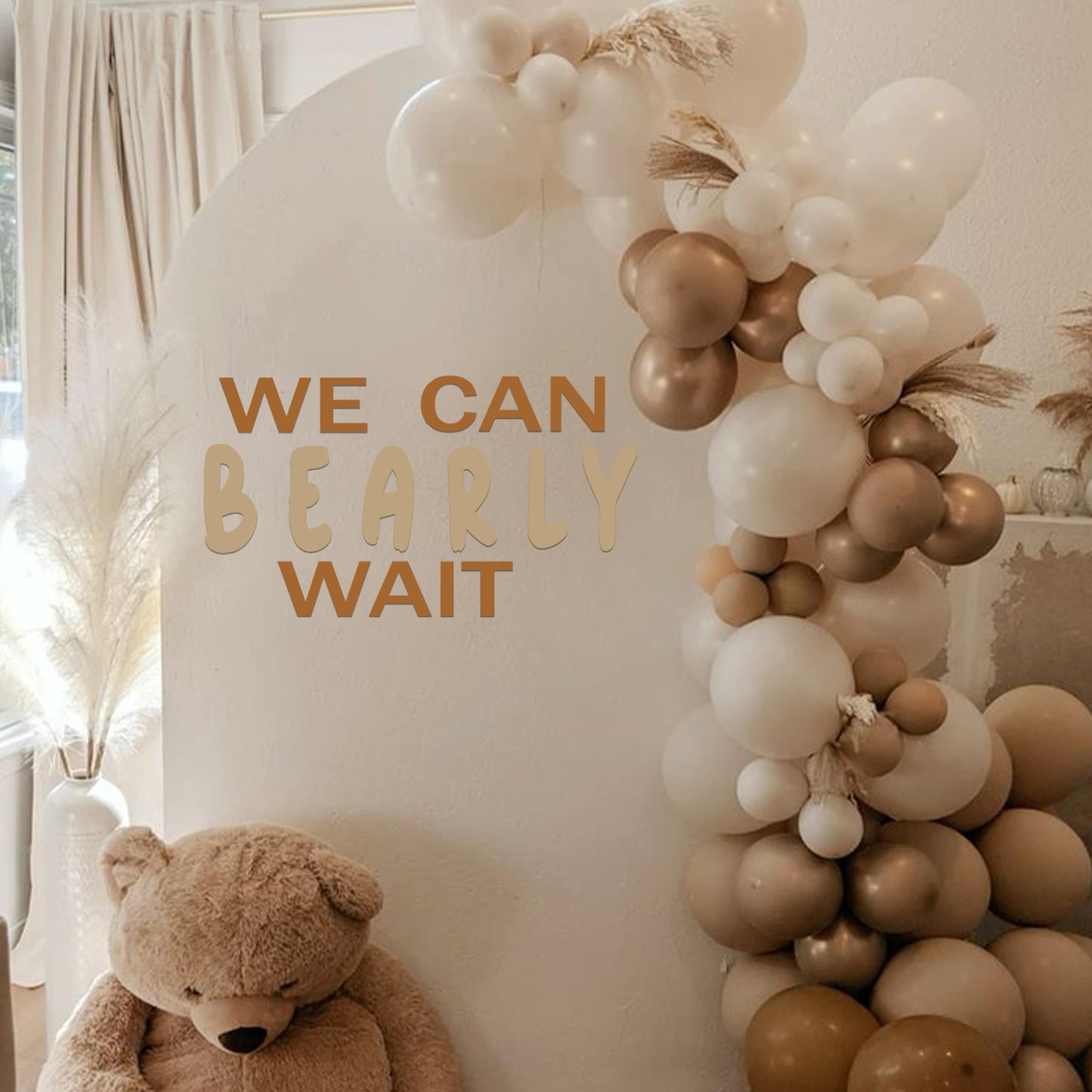 GIOGUK - Calcomanía de pared con texto "We Can Bearly Wait", decoración de fiesta de baby shower, suministros de fiesta de revelación de género, calcomanía de letrero de oso para arco de globos,