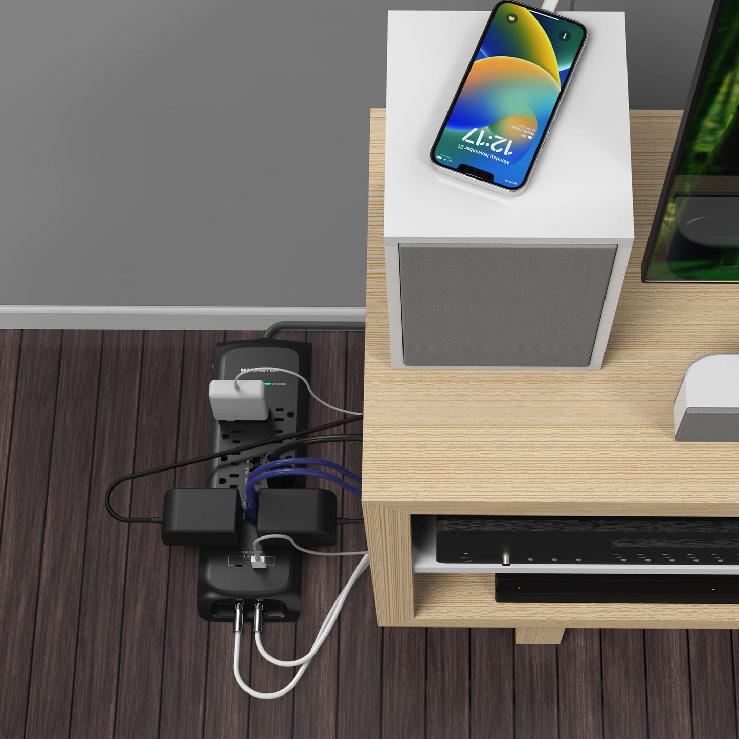 Protector de Sobretensiones Monster Negro Cable de 6 Pies 10 Salidas 2 Puertos USB Ideal para Dispositivos Domésticos