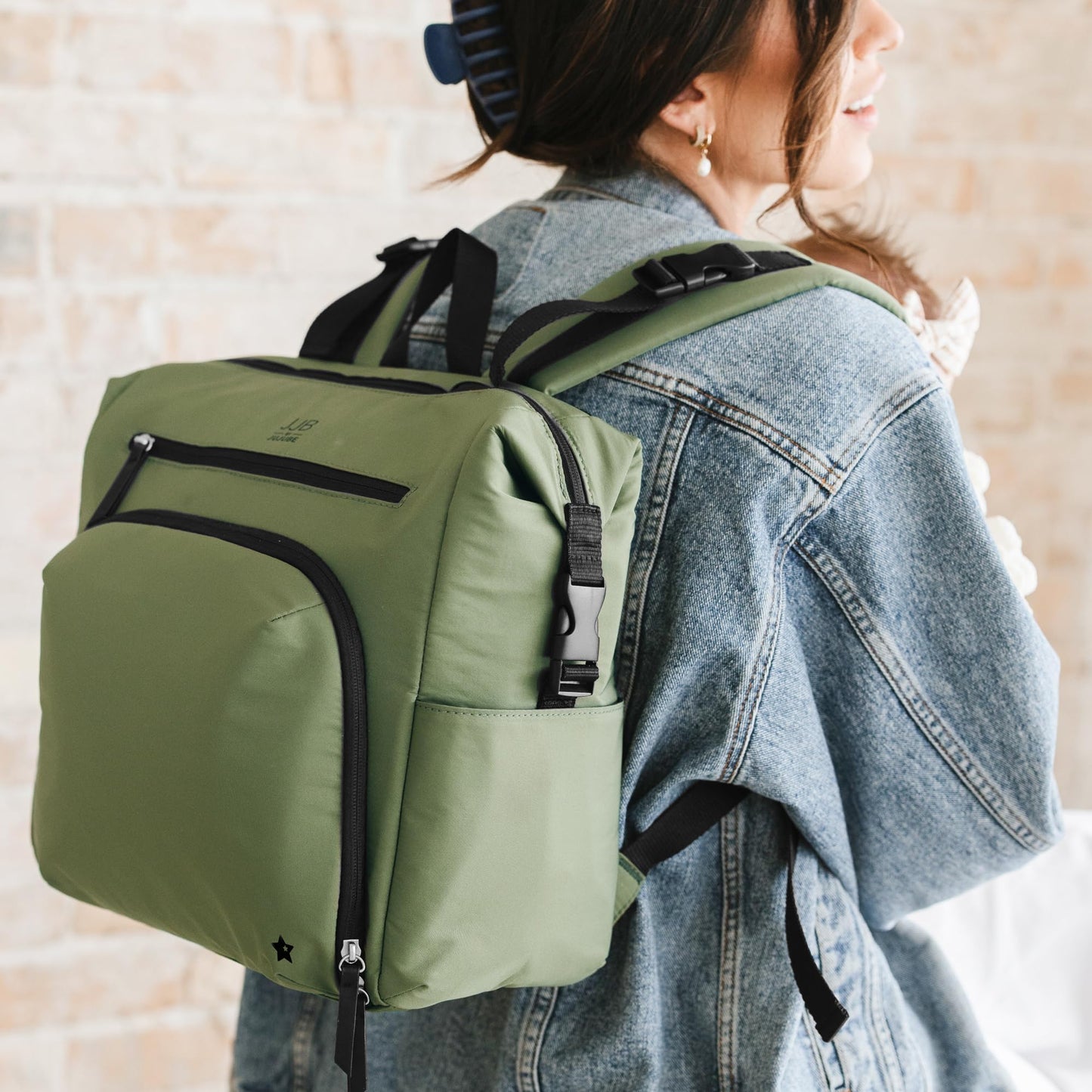 JuJuBe - Mochila para pañales con cambiador, organizador de gran capacidad de 11 bolsillos, bolsillo aislado para botellas, correas para carriola y manga para carrito, bolsa de viaje para bebé para