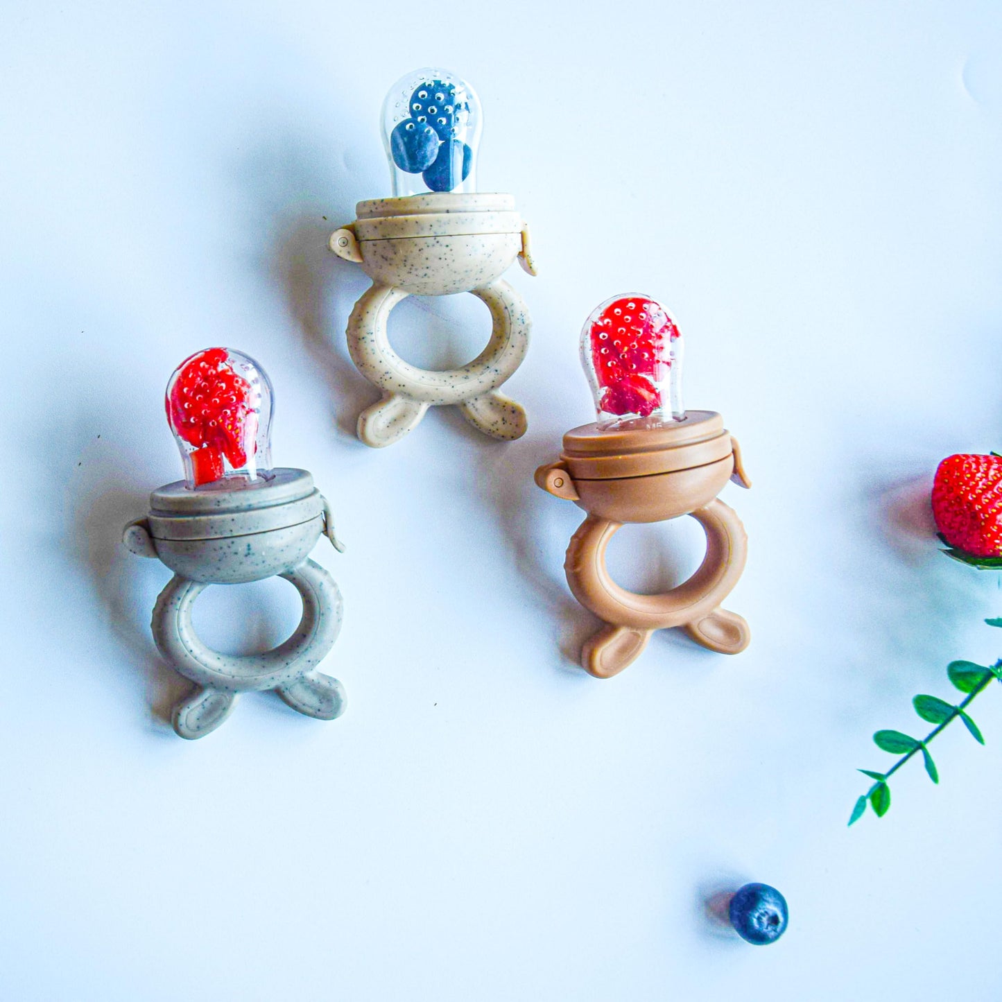 Cozinester - Chupete alimentador de alimentos y frutas para bebés con bandeja de congelación para preparación de lotes, chupete autoalimentable para bebés con 2 bolsas de silicona de diferentes