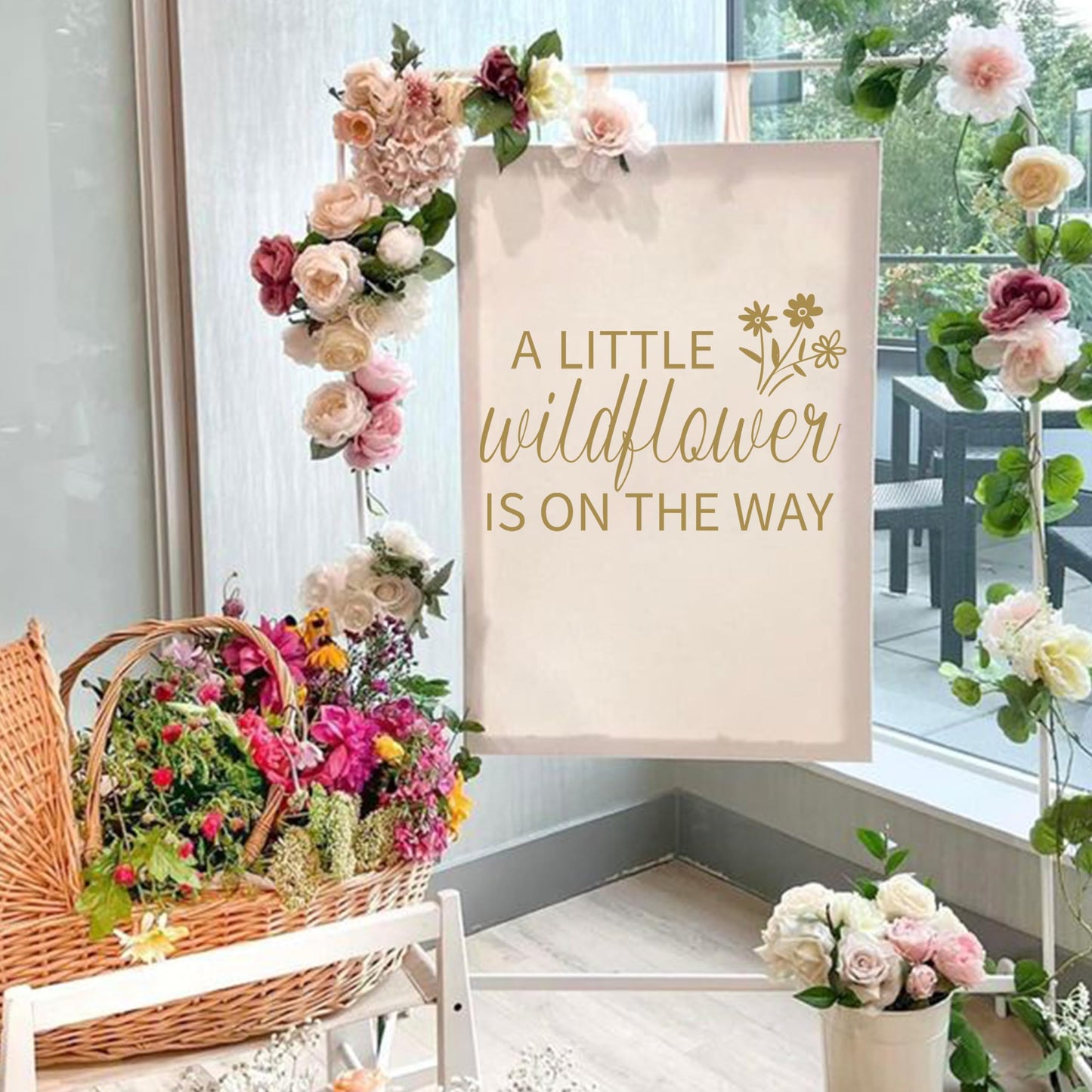 VANGNING - Letrero decorativo para fiesta de baby shower, diseño de mariposas con texto en inglés «A Little Butterfly is on the Way» (calcomanía de flores silvestres)