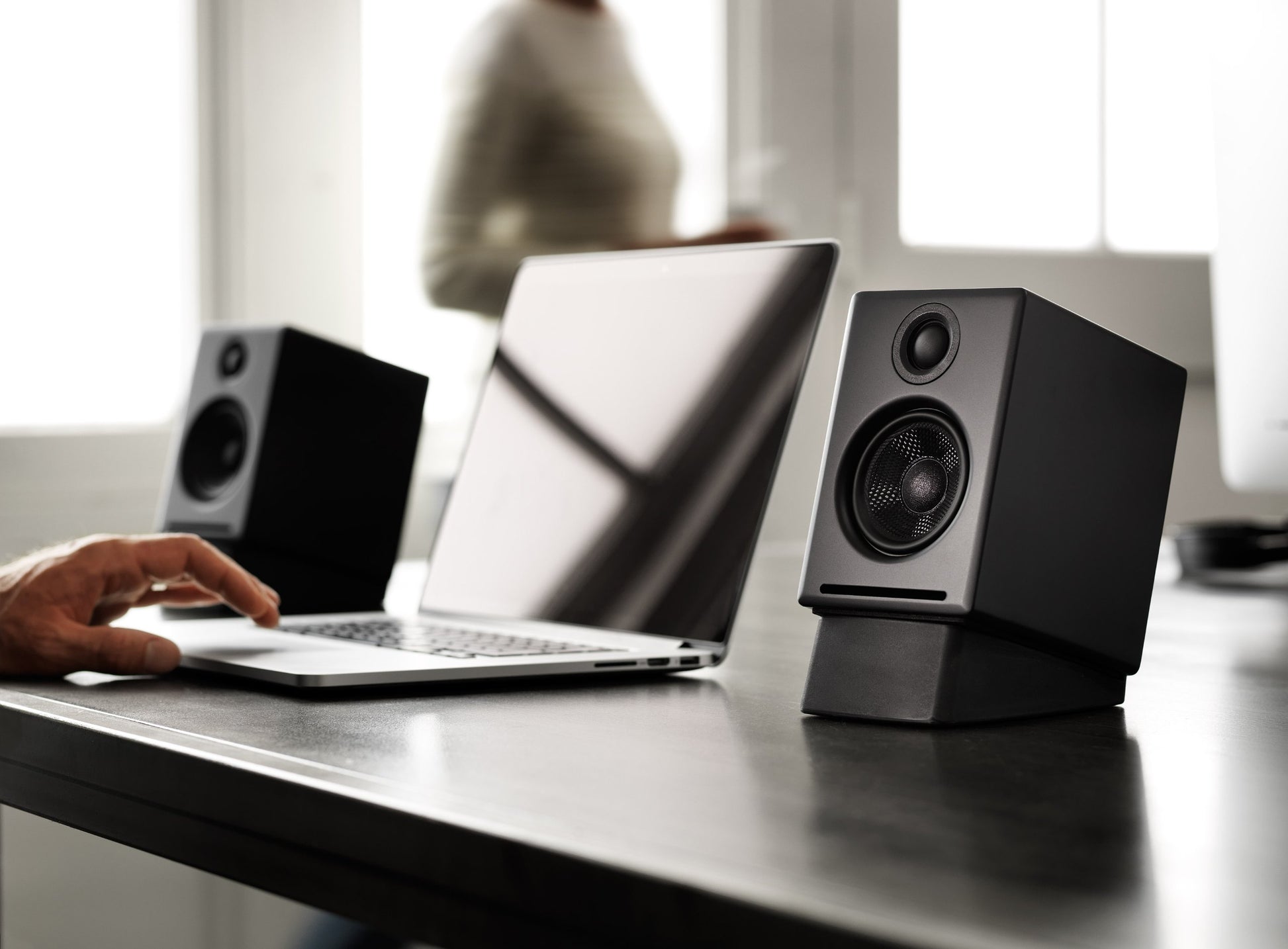 Audioengine Altavoces de Escritorio inalámbricos Bluetooth A2 Plus: Altavoces de computadora de 60 W para música y Juegos