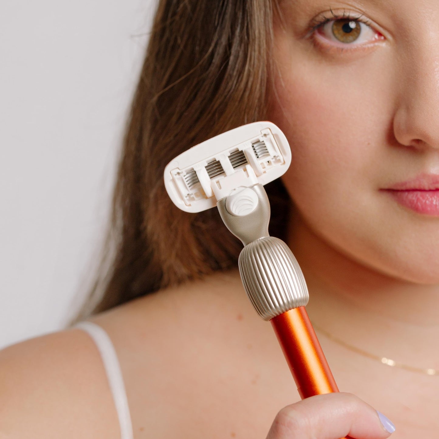 Fler The Razor Starter Set - Maquinilla de afeitar para mujer con cabezales intercambiables, maquinilla de afeitar con soporte y 2 cuchillas de repuesto, cuchillas de afeitar unisex con aloe vera