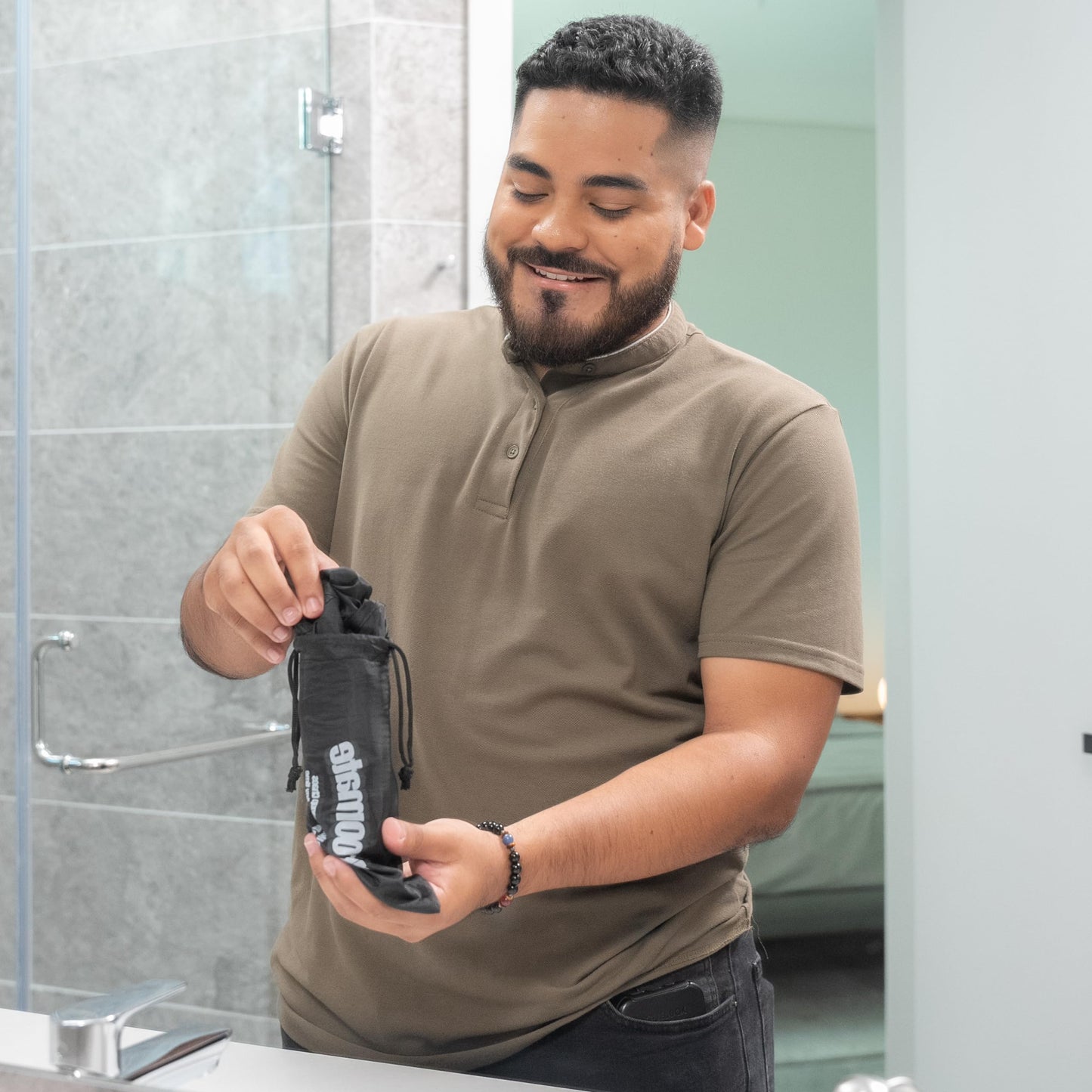 GROOMATE Delantal portátil para barba, Negro -, Talla única