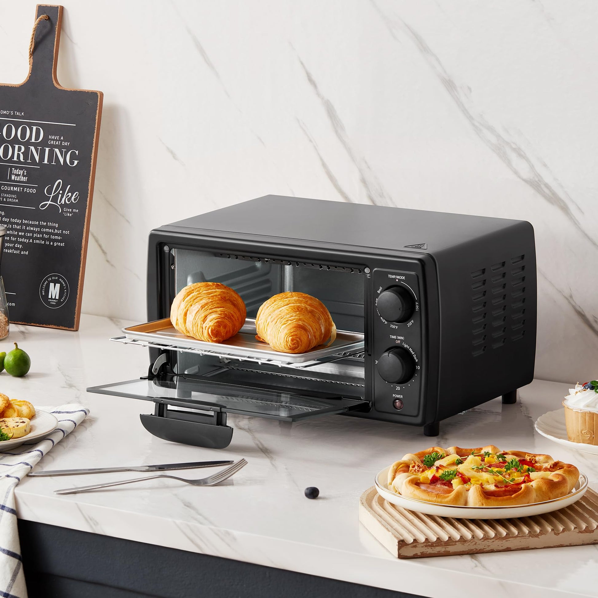 COMFEE' - Encimera de horno tostador pequeño, 4 rebanadas, mini horno para pizza de 9 pulgadas, horno compacto, 2 estantes para tostar, hornear, asar, 950 W, negro, CTO-E101A (BK)