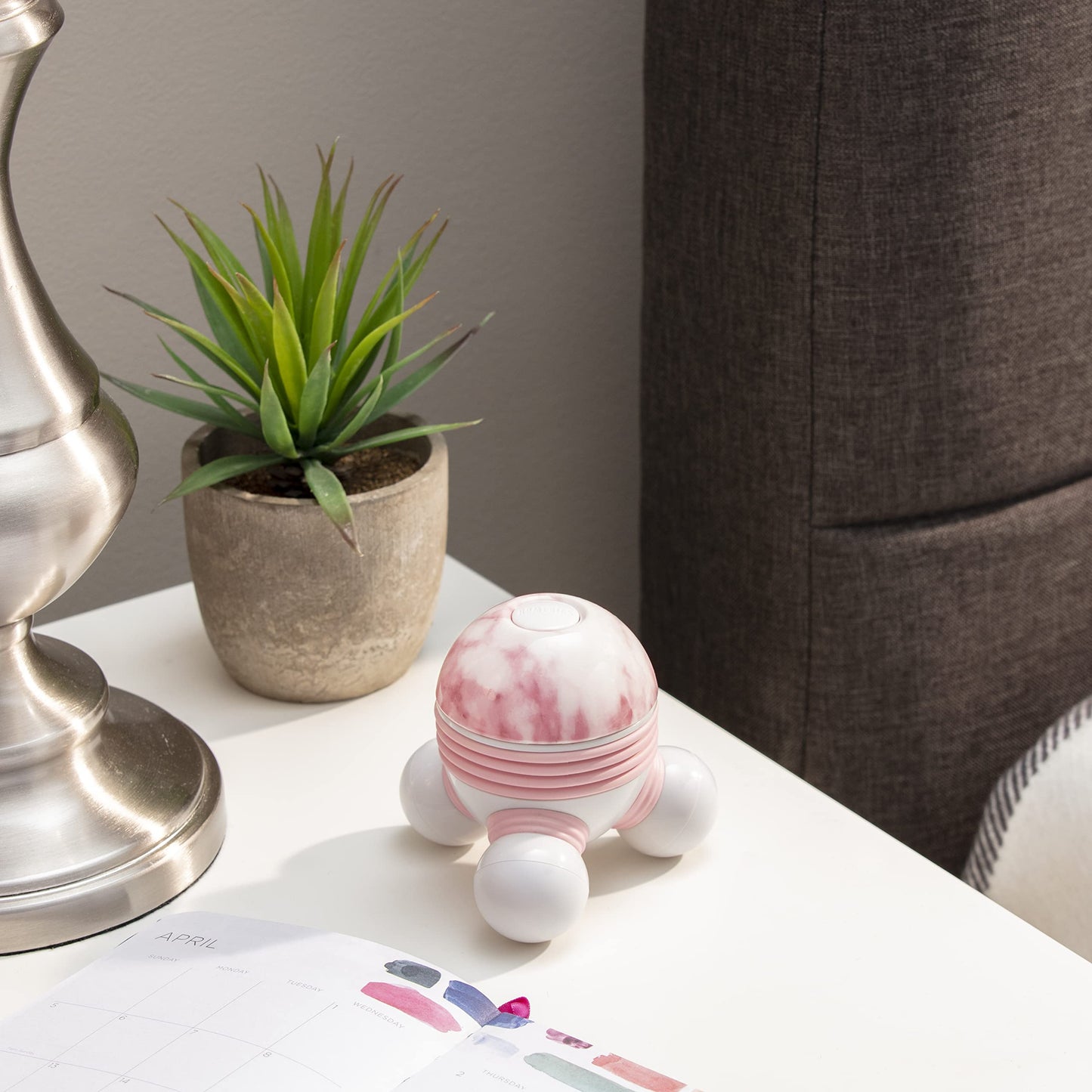 HoMedics Marbelous Mini masajeador pequeño y fácil de usar, funciona con pilas, masaje relajante para cuello, hombros, piernas, alivia la tensión, nodos de masaje iluminados, rosa