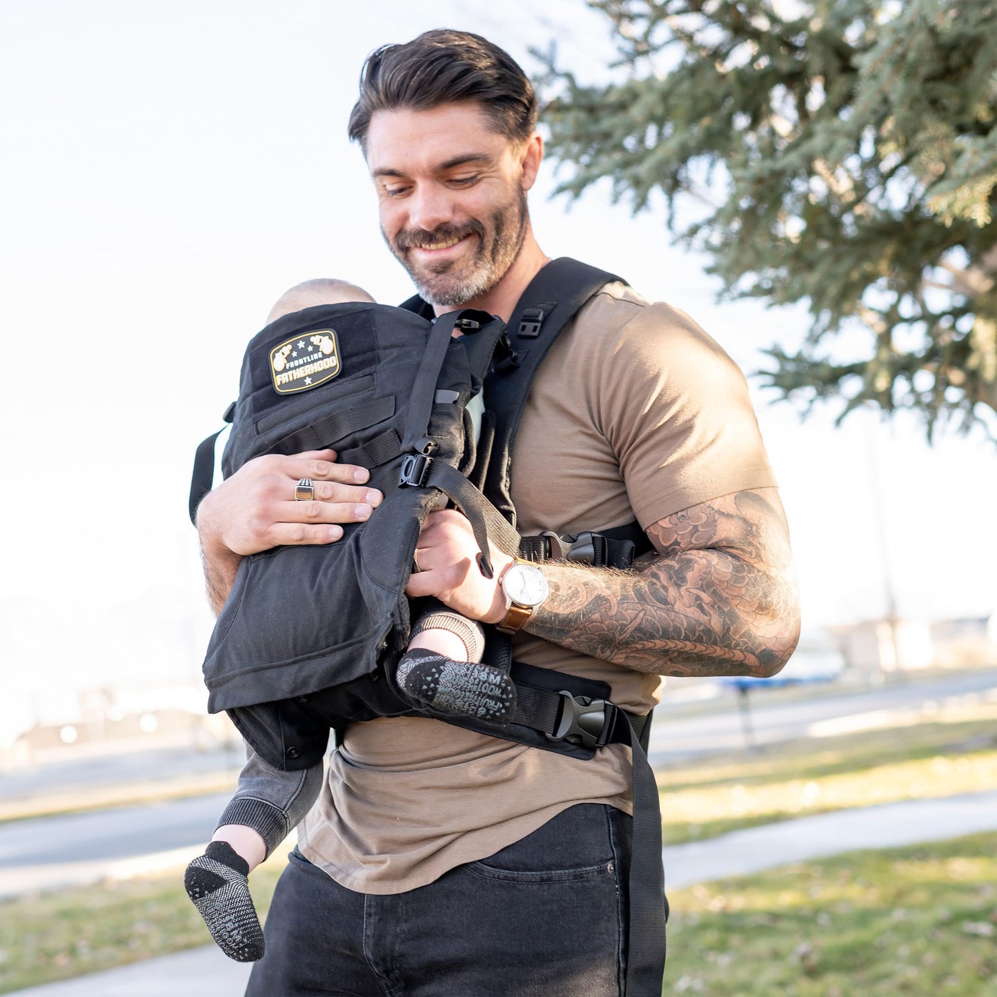 Tridee Dad - Portabebés ajustable para hombre, con cierre de cadera – Protector magnético suave para bebé, baberos recién nacidos, 2 mosquetones, correa de cintura extraíble para bebés y bebés de