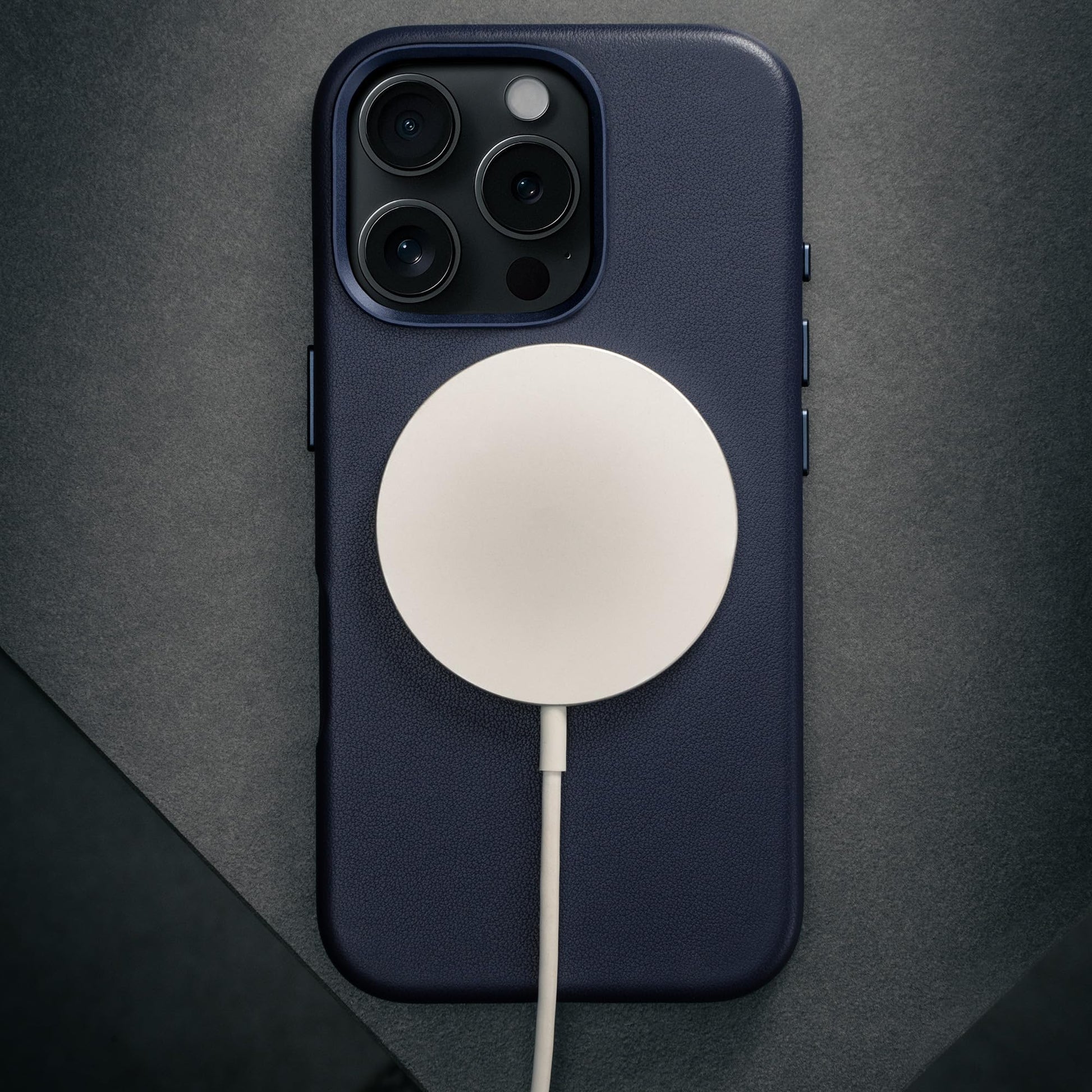 TORRO Funda Compatible con iPhone 16 Pro MAX– Funda Delgada de Cuero de Primera Calidad Compatible con MagSafe (Azul Marino)