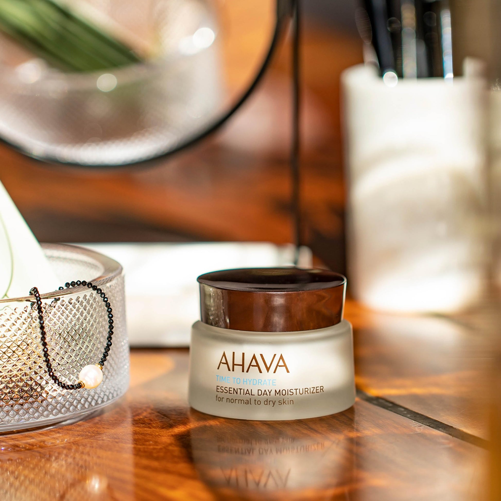 Crema Hidratante AHAVA con Minerales del Mar Muerto - Protección Diaria Esencial.