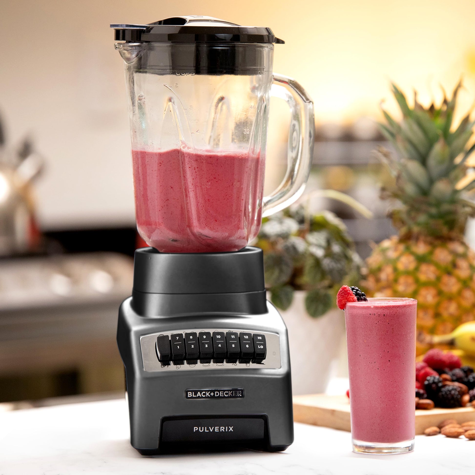 BLACK+DECKER Licuadora Pulverix, 12 Velocidades 6 Cuchillas Poderosas, Incluye Vaso Personal de Tritán de 500ml con Tapa, Jarra de Vidrio 1.5Lts, BL1140MB-MX