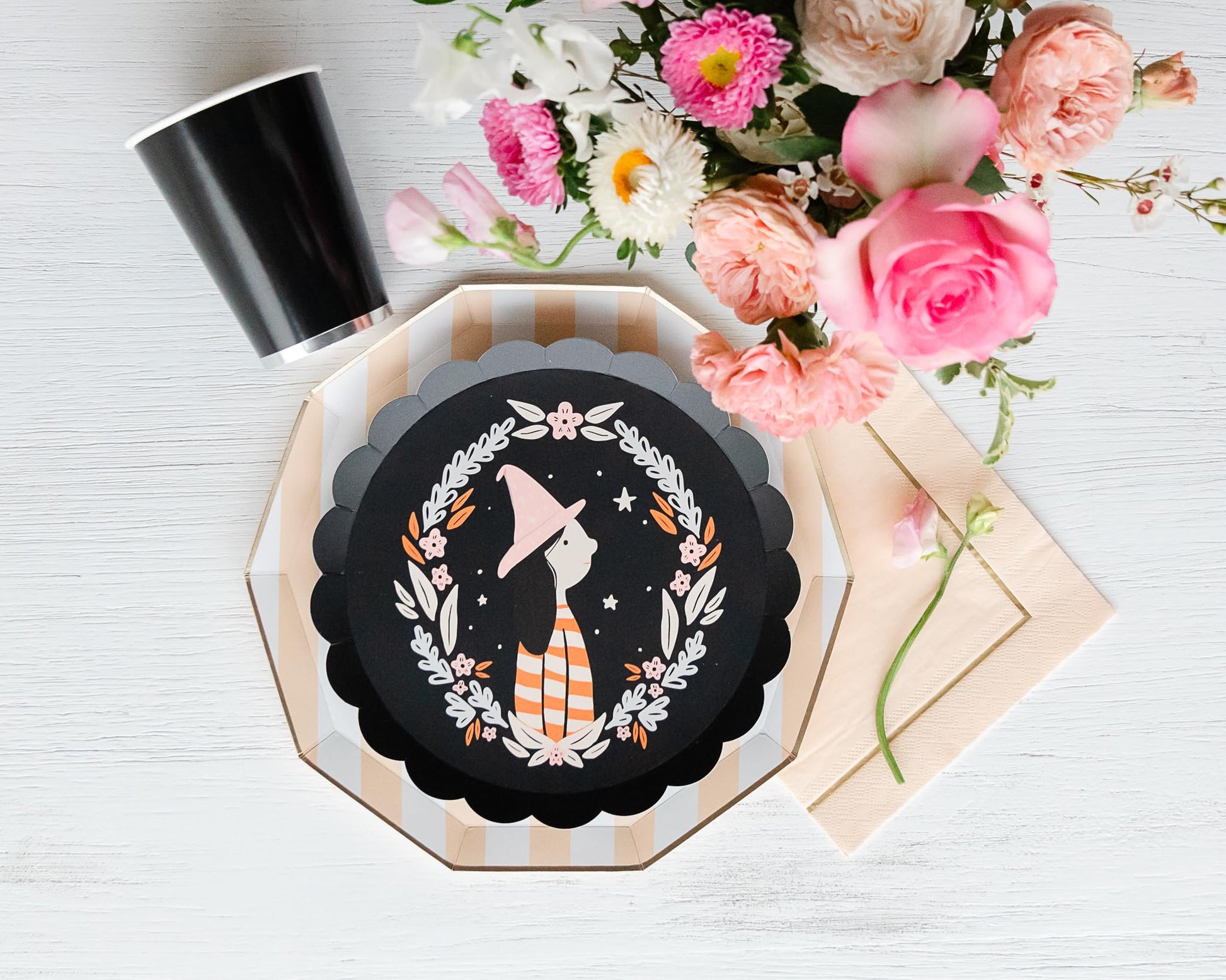 Bonjour Fete - Platos desechables, platos para pasteles, platos de postre, Halloween para niños, decoraciones | 8.5 pulgadas de profundidad (paquete de 8)