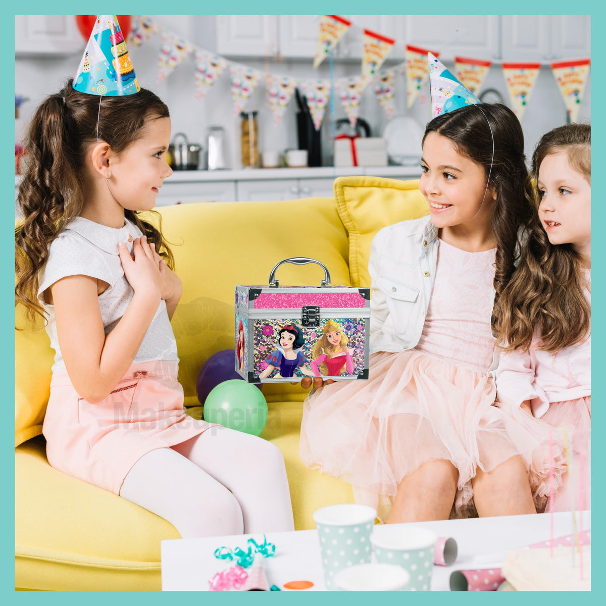 MAKEUPERIA Estuche de Maquillaje Infantil con Diseño Princesas, Maletín Metálico con Espejo, Sombras, Brillos, Esmaltes, Lima, Separadores, Pinceles y Bandeja, Maquillaje Lavable y Seguro para Niñas