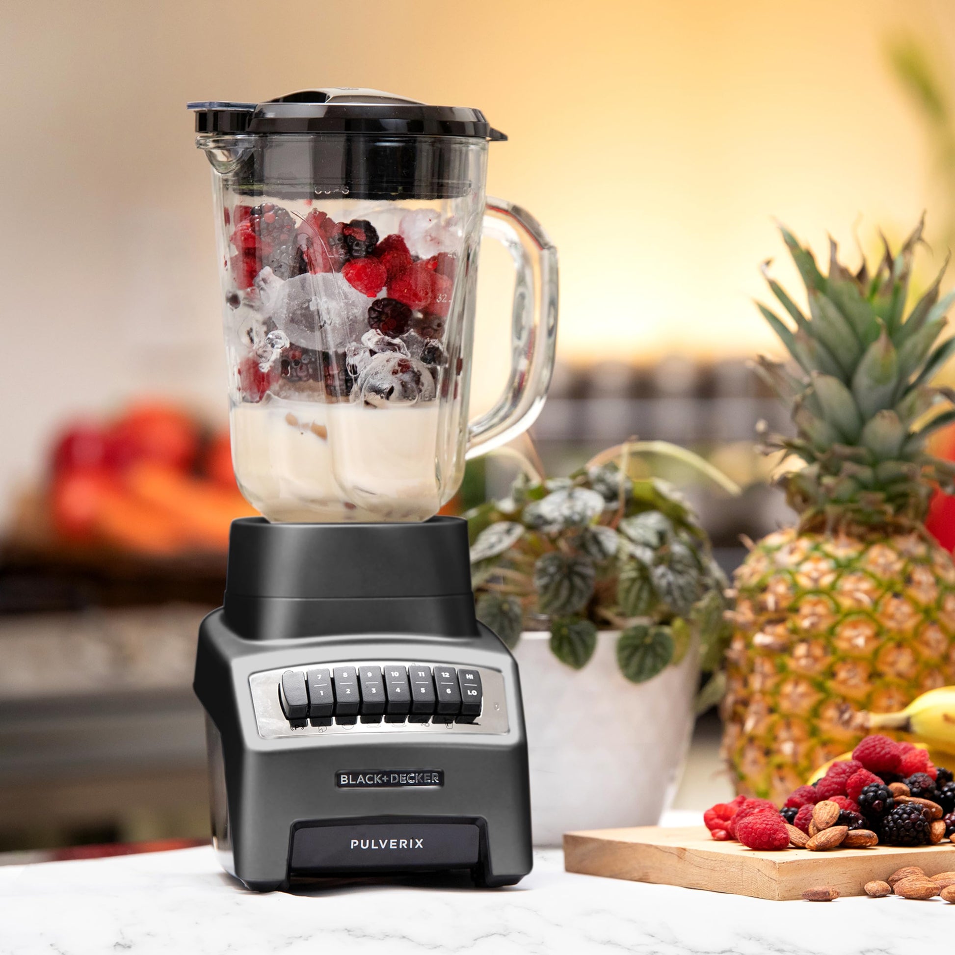 BLACK+DECKER Licuadora Pulverix, 12 Velocidades 6 Cuchillas Poderosas, Incluye Vaso Personal de Tritán de 500ml con Tapa, Jarra de Vidrio 1.5Lts, BL1140MB-MX