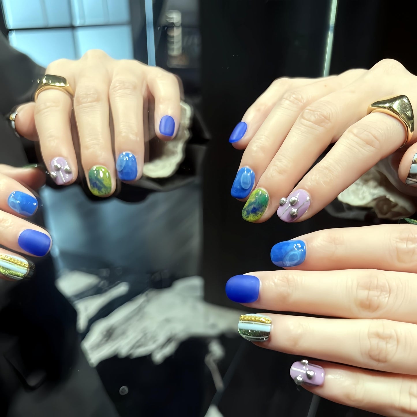 Fine Point Juego de uñas postizas hechas a mano, diseño cuadrado corto, espiral verde aura azul cobalto, detalle de tachuelas 3D, diseño artístico novedoso, bailarina estrella del pop, coqueta cósmica