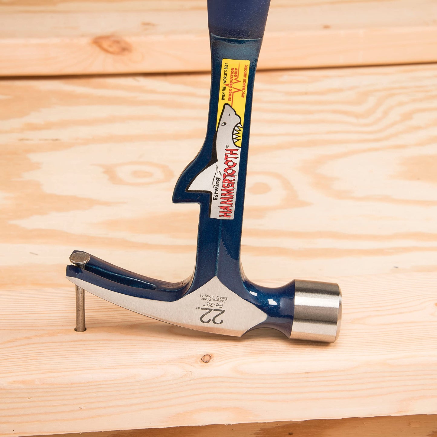 Martillo Estwing azul con Garra de Rasgado Recta de 22 Onzas y Agarre para Reducción de Golpes