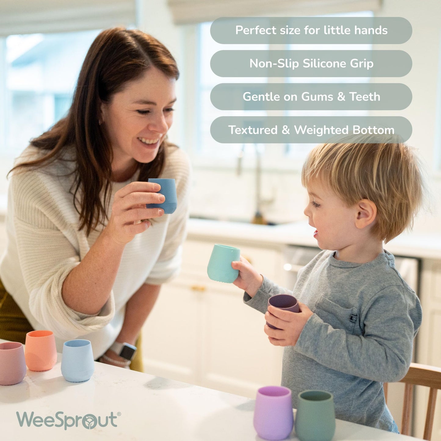 WeeSprout Vasos de silicona para bebés - Juego de 2 vasos de silicona suave - Vaso abierto de 56 g para bebés de 6 meses en adelante - Agarre antideslizante, base con peso - Suave para encías y diente