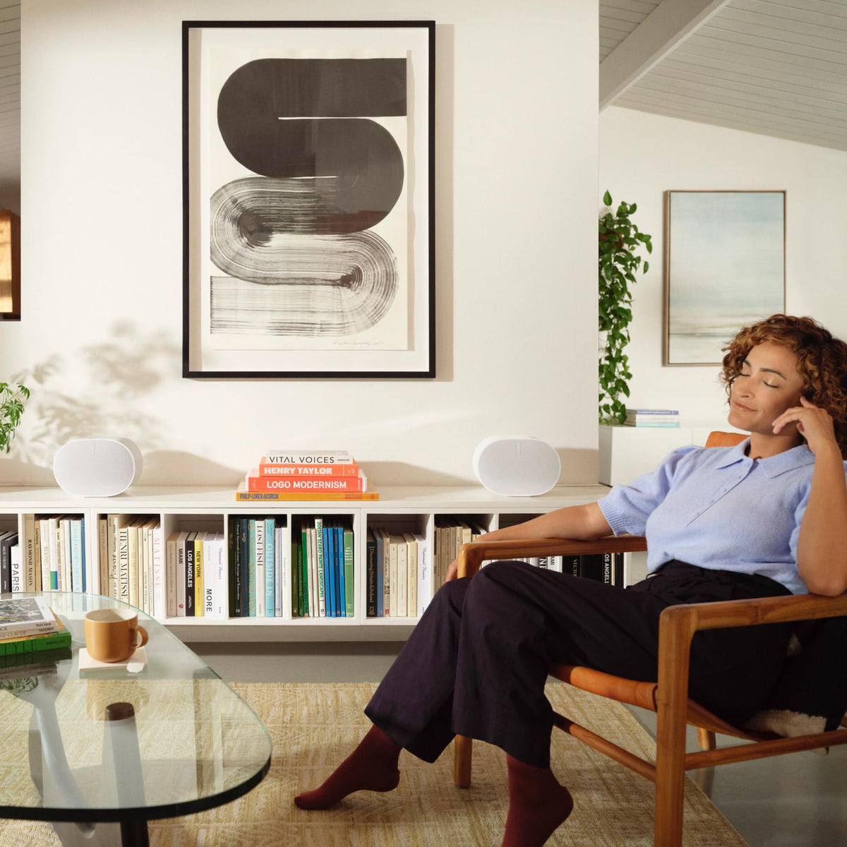Bocina Sonos Era 300 Blanco de Diseño Innovador para Audio Espacial Envolvente con WiFi y Bluetooth, Compatible con Dolby Atmos y Amazon Alexa