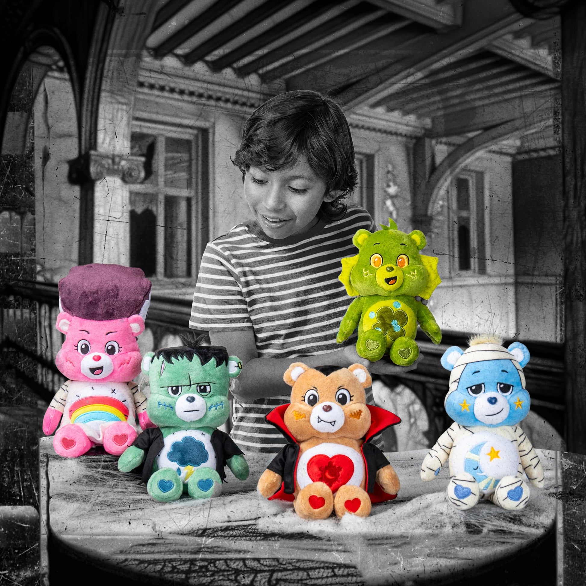 Care Bears Universal Monsters - Peluche de 9 Pulgadas de tamaño Divertido - Oso de alegría como la Novia de Frankenstein - Peluche Suave y abrazable, Animal de Peluche para niñas y niños, a Partir de