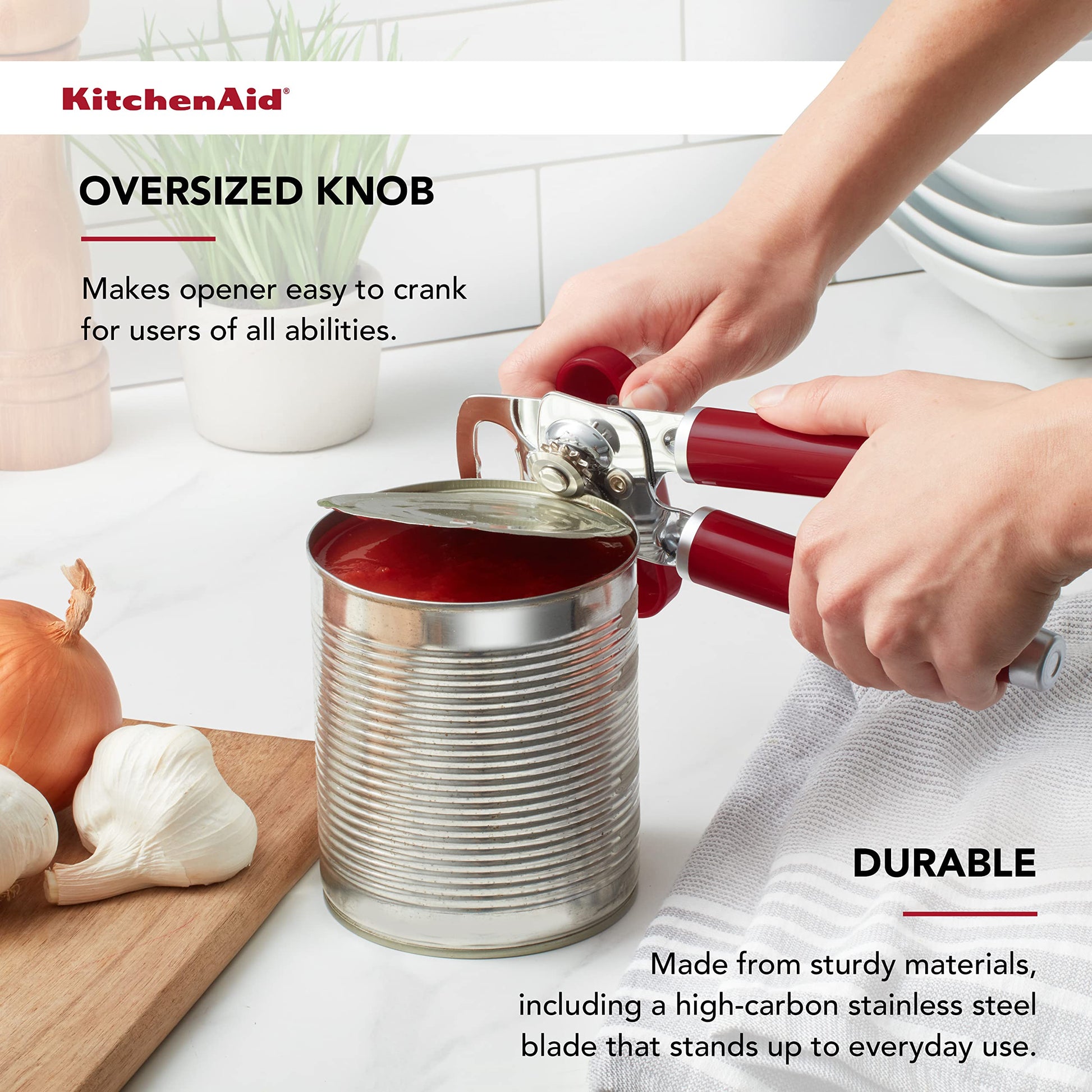 KitchenAid - Abrelatas y abrebotellas multifunción clásico fácil de usar, rueda de corte de acero inoxidable afilada, asas ergonómicas suaves, rojo imperio