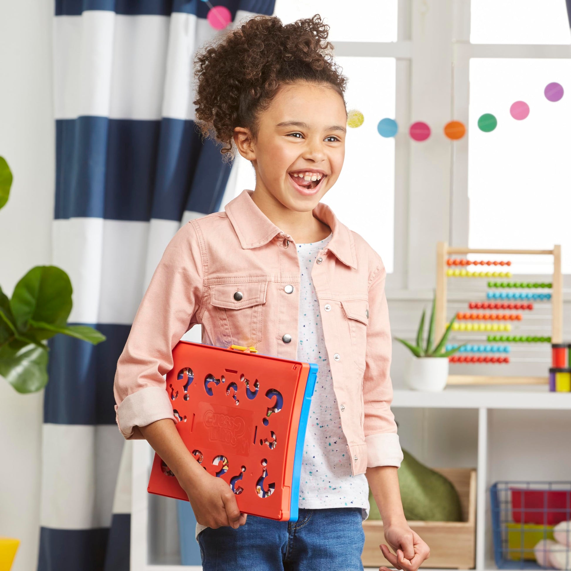 Hasbro Gaming Adivina Quién? - El Juego Original de adivinar el Personaje - Juego de Mesa para niños - Fácil de Montar, para 2 Jugadores, + 6 años