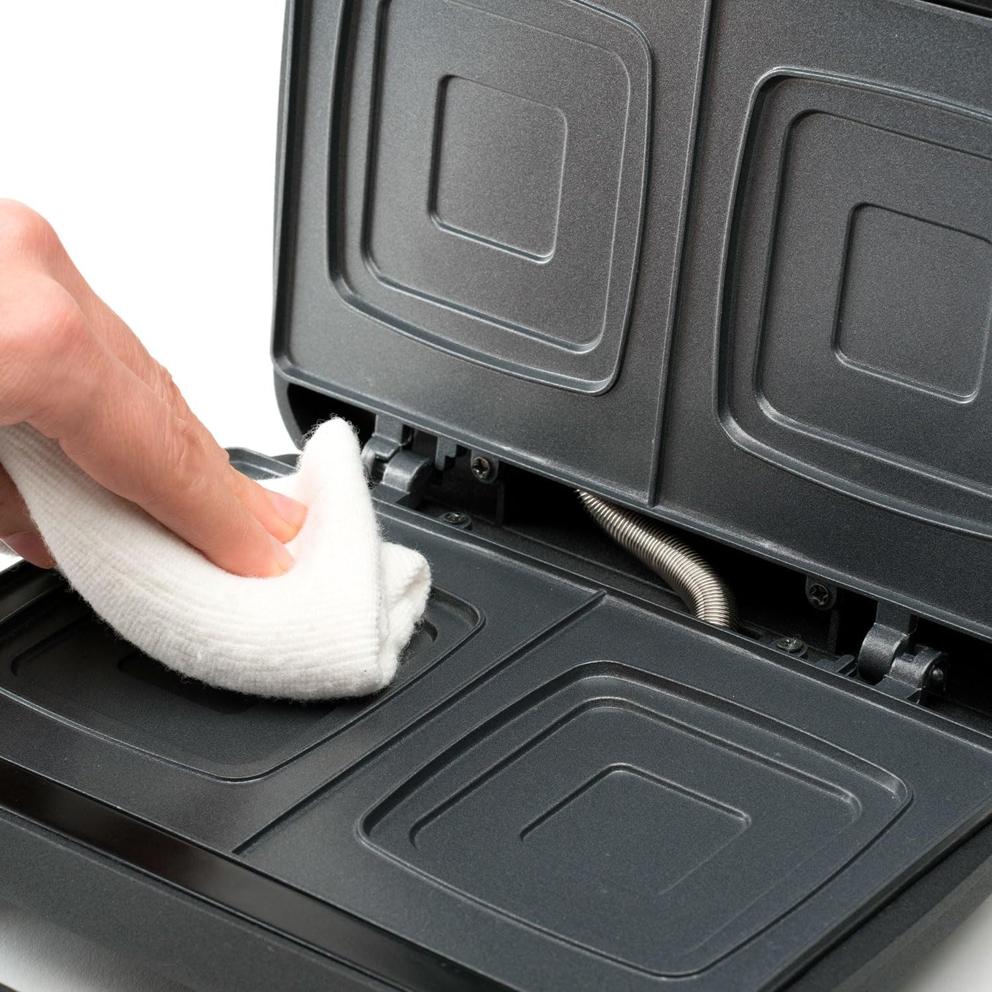 BLACK+DECKER BXSA753 - Sandwichera, 750 W, para 2 sándwiches cuadrados, totalmente sellada, placas antiadherentes, indicador de temperatura ideal, compacta y fácil de guardar