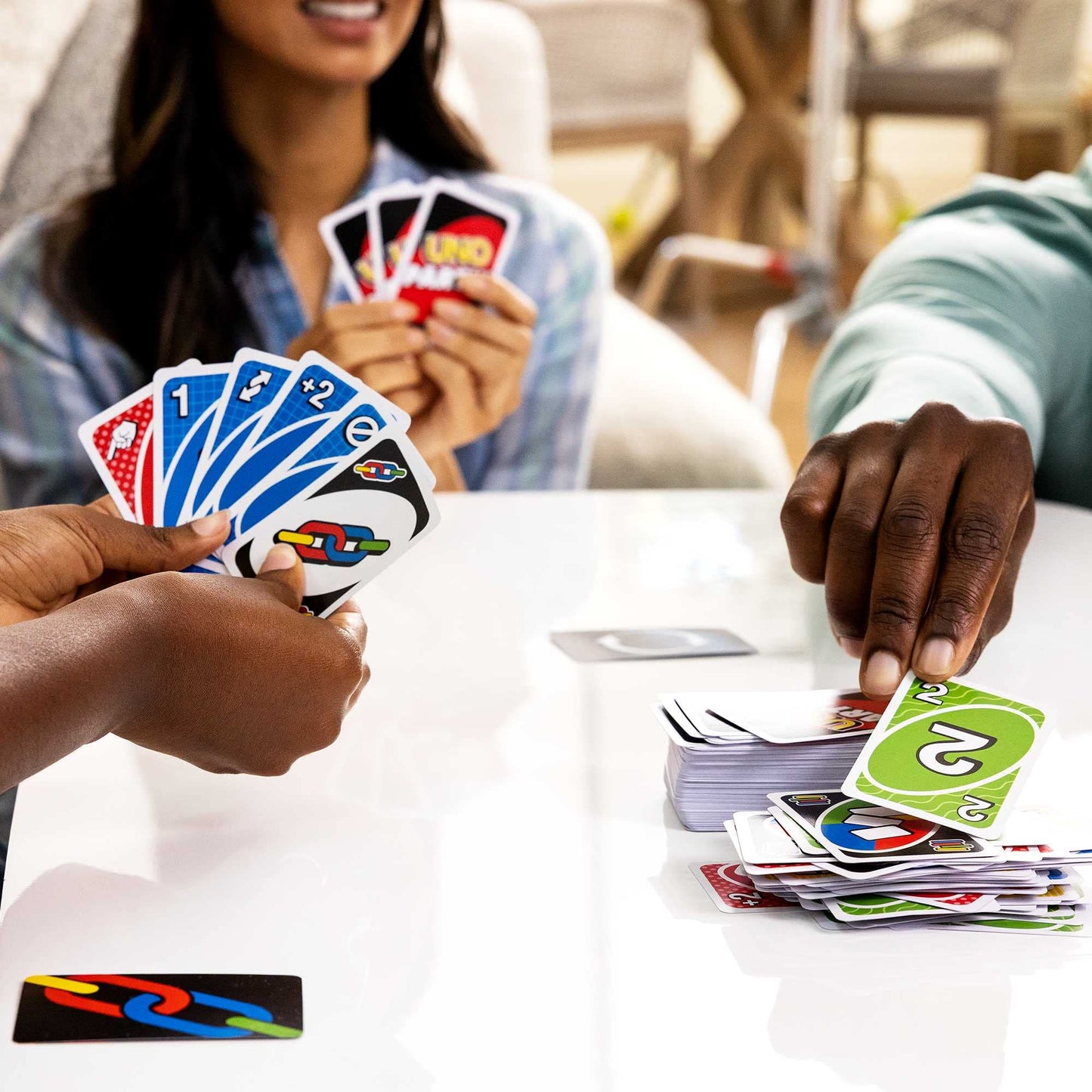 Juego de Cartas UNO Mattel Games Party con Tarjetas Adicionales y Reglas Especiales para Niños de 7 Años en Adelante