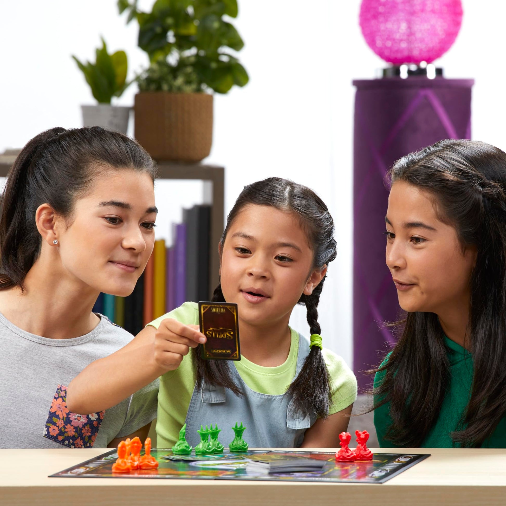Hasbro Gaming Sorry! Juego de Mesa: Disney Villains Edition Juego para niños, Juegos Familiares para Edades de 6 años en adelante (Exclusivo de Amazon)