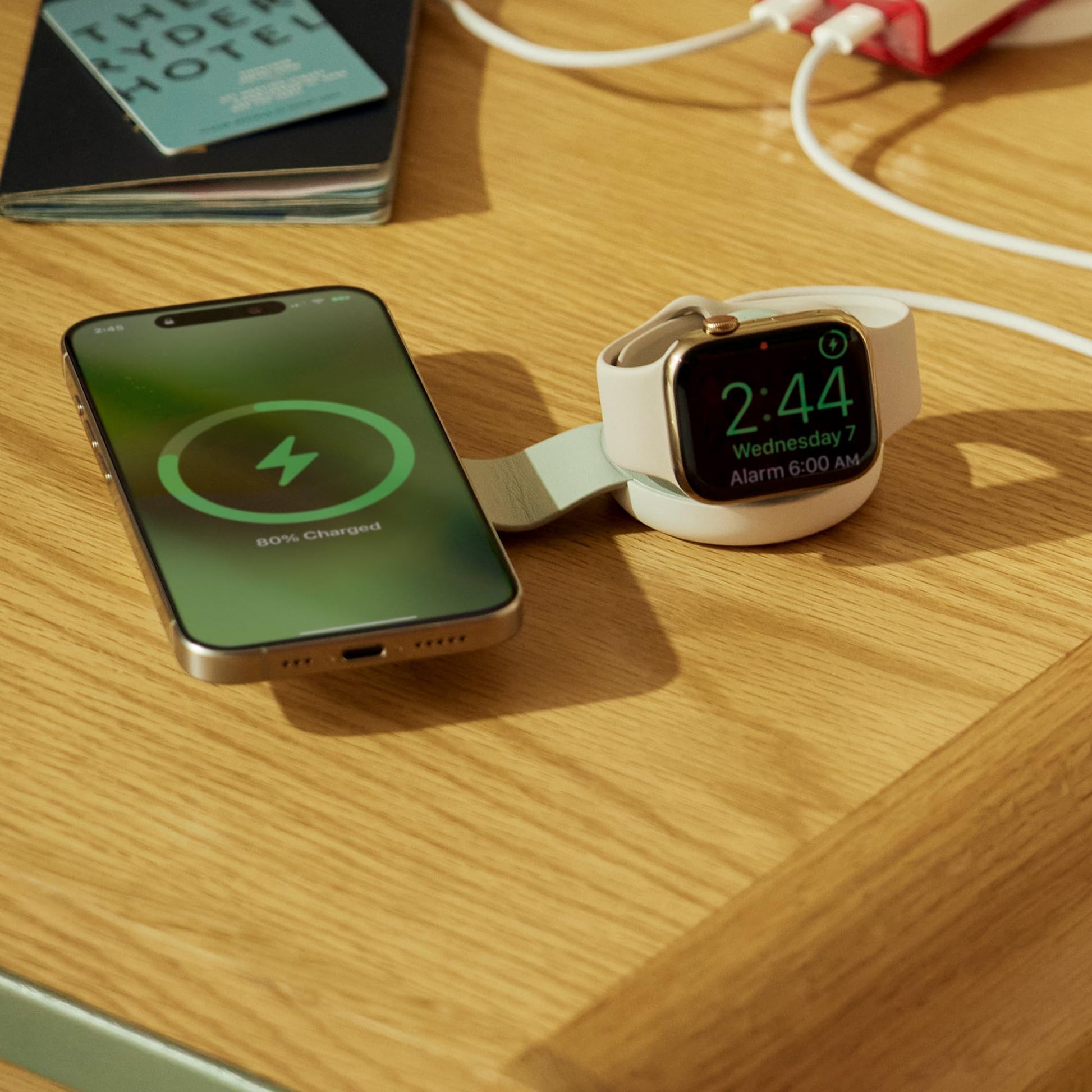 Twelve South Butterfly SE 2 en 1 Qi2 Cargador de Viaje para iPhone, Airpods y Apple Watch Blanco