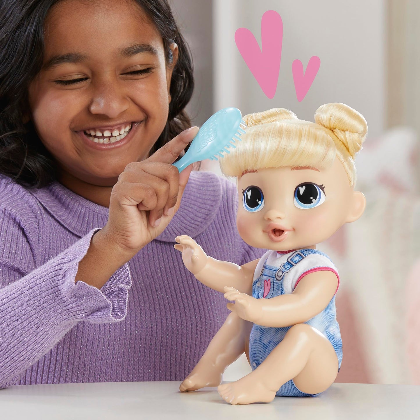 Baby Alive, Harper Hugs Gatea y Juega, Set de muñeca electrónica, más de 40 Sonidos, Pelo Rubio, Juguetes para niños y niñas de 27 cm, +3 años,