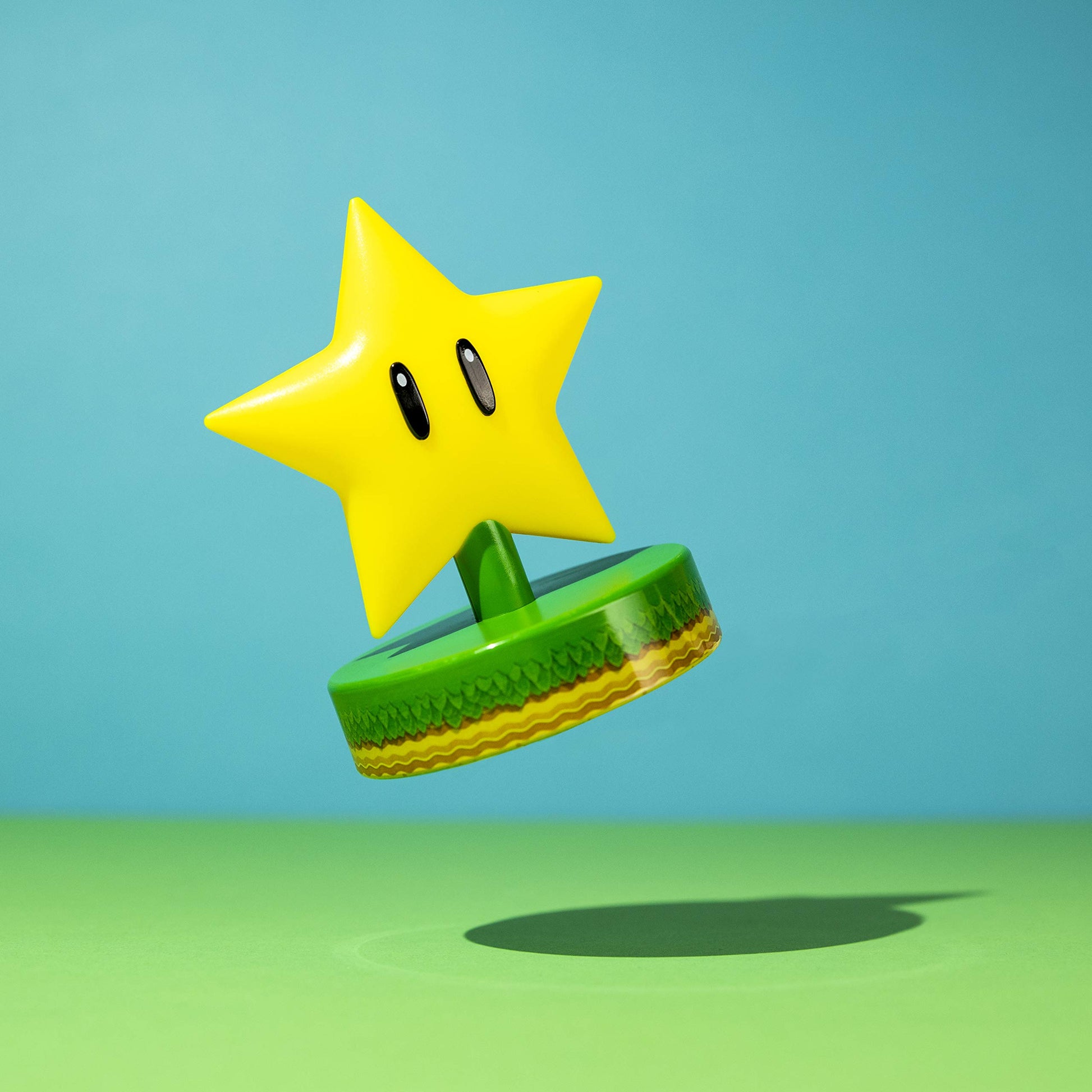 Luz Nocturna Paladone Mario Super Star amarillo Icono 3D para Colección Oficial de Nintendo