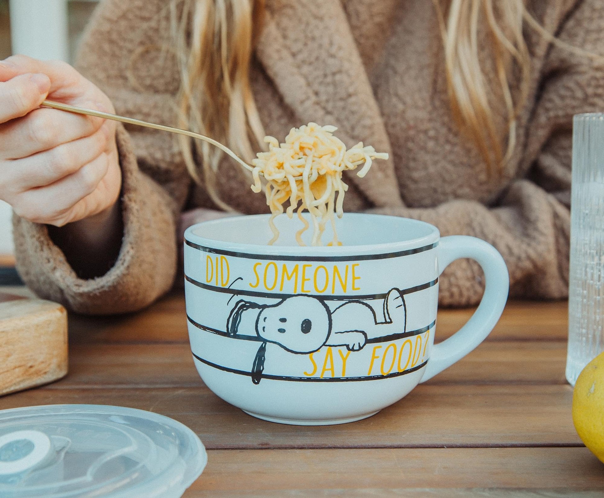 Silver Buffalo Peanuts Squad - Taza de cerámica, 24 onzas, color blanco