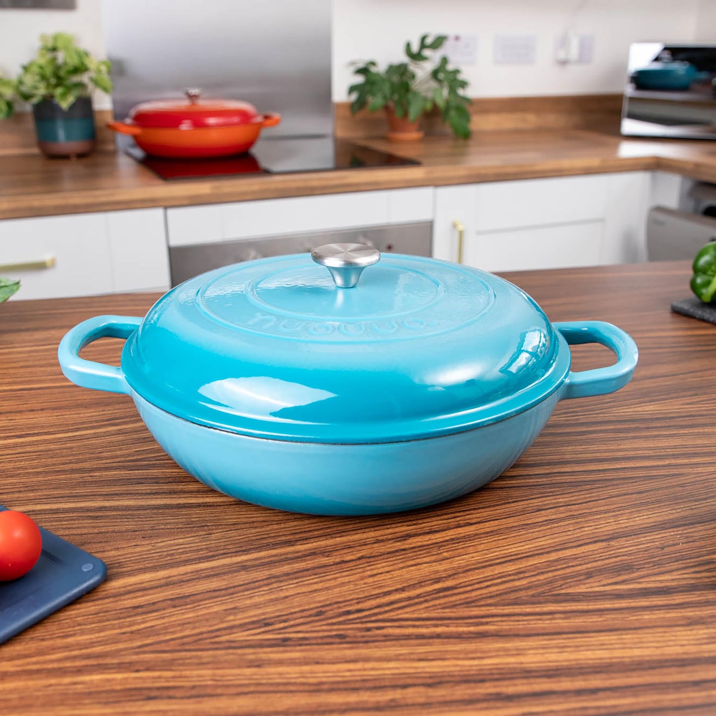 Nuovva - Cacerola de hierro fundido poco profunda con tapa, olla antiadherente para horno holandés, utensilios de cocina resistentes a prueba de horno, olla esmaltada, azul, 5 cuartos de galón, 32 cm