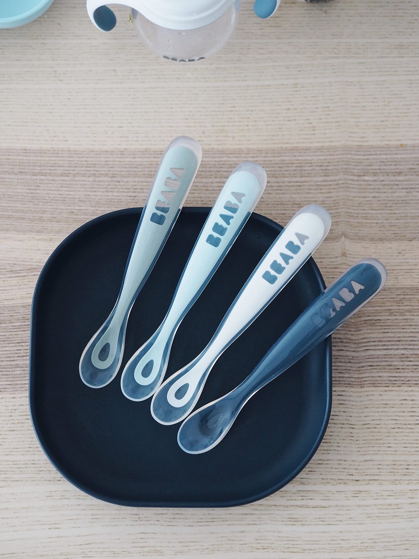 BEABA Juego de cucharas de alimentación para bebés de primera etapa, las cucharas de silicona de punta suave originales para bebés, sin ftalato de plomo BPA y sin plástico, gran juego de regalo (paquete de 4), lluvia