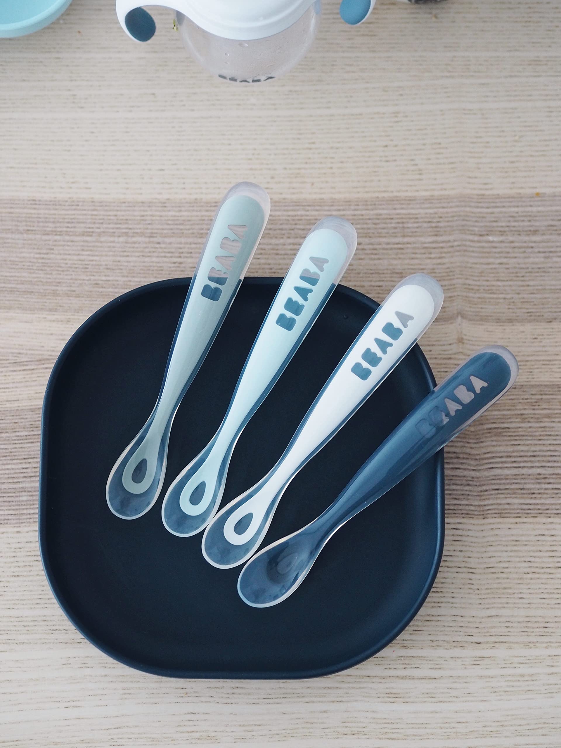 BEABA Juego de cucharas de alimentación para bebés de primera etapa, las cucharas de silicona de punta suave originales para bebés, sin ftalato de plomo BPA y sin plástico, gran juego de regalo (paquete de 4), lluvia
