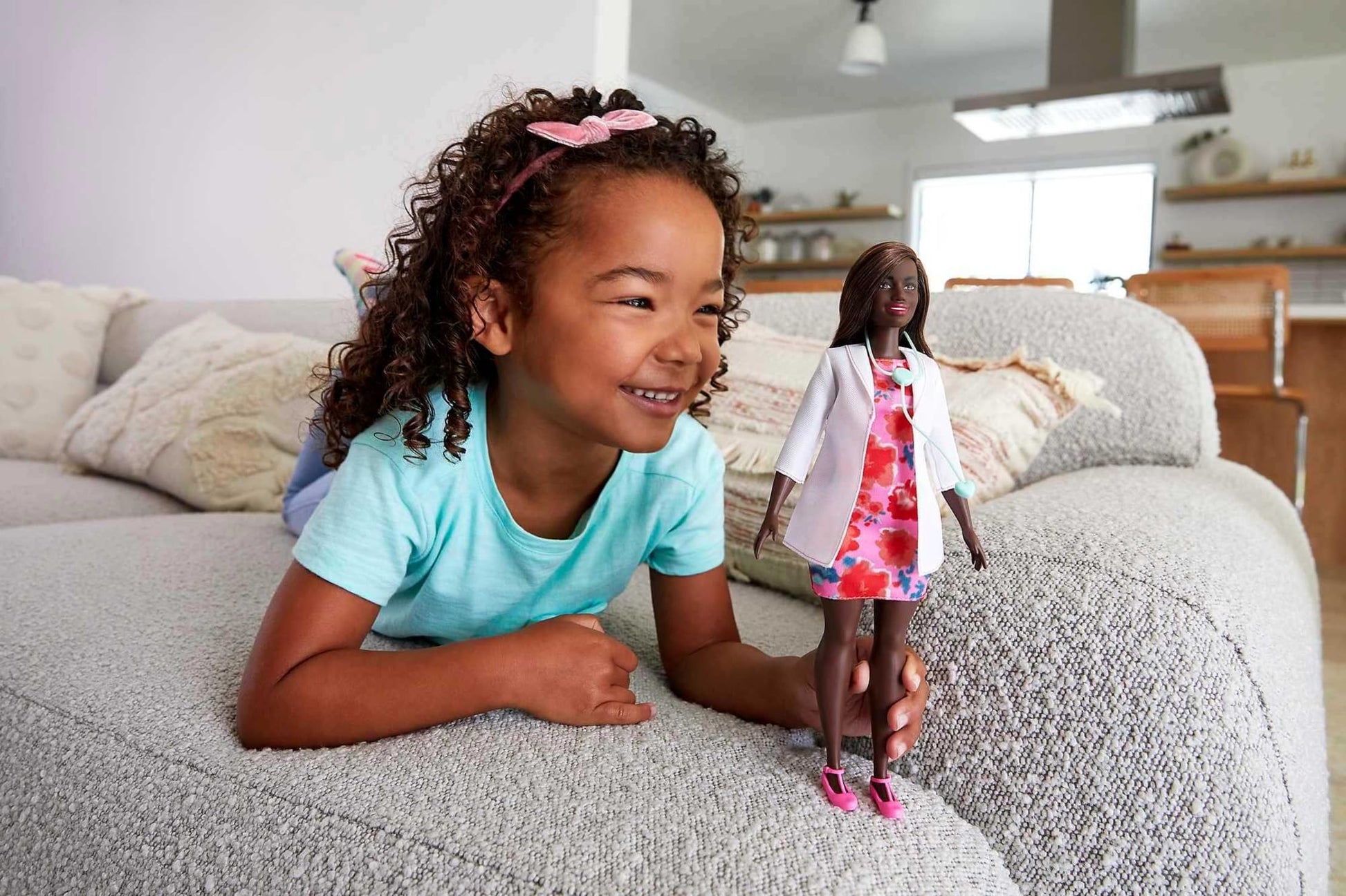 Barbie Careers, Muñeca Doctora Morena, Muñeca para niñas de 3 años en adelante con Accesorios temáticos Que motivan la imaginación
